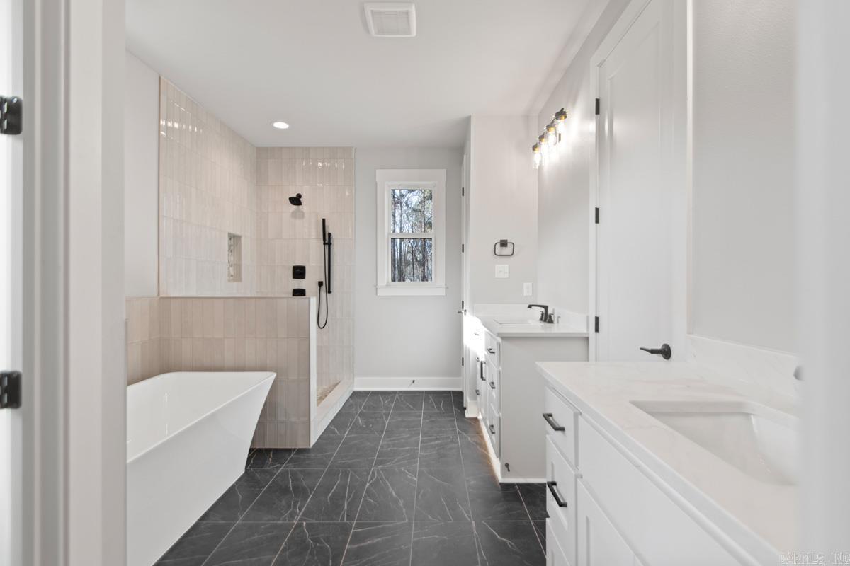 AVILLA MANOR - Residential