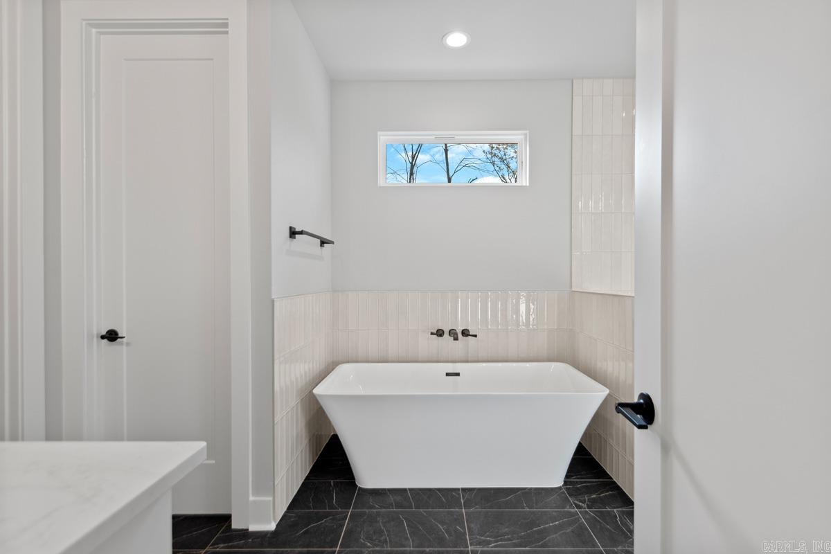 AVILLA MANOR - Residential