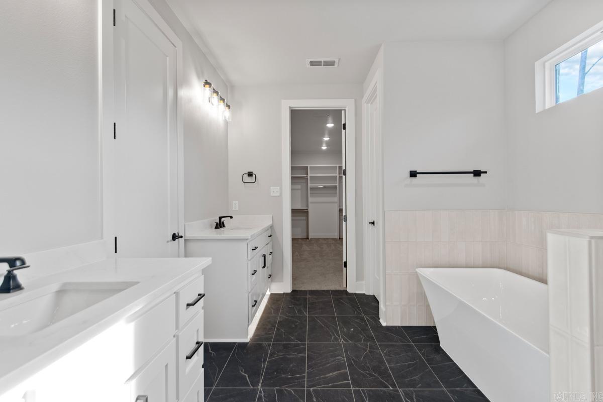 AVILLA MANOR - Residential