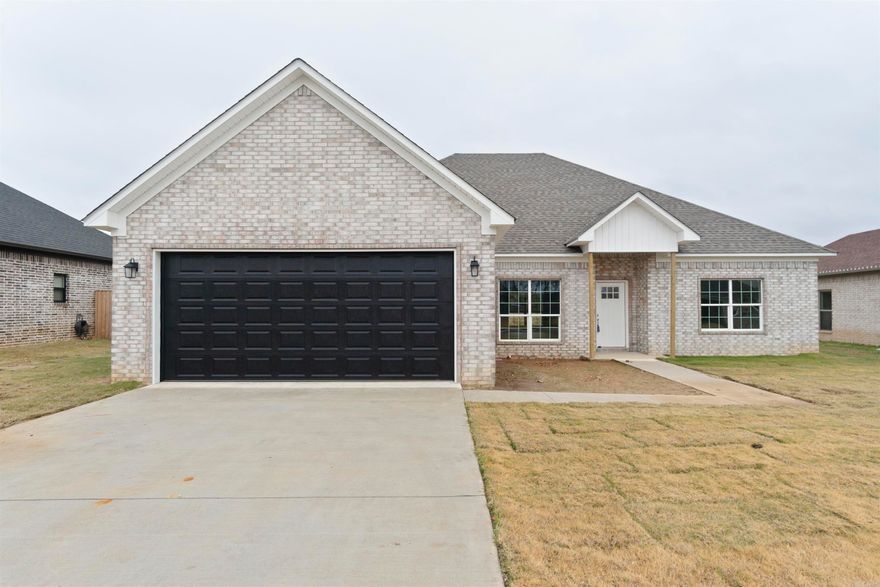 This beautiful new construction home offers all the amenities you would expect.  Beautiful entry way, open floor plan, and a great room with electric fireplace.  Kitchen features granite counters and custom cabinetry.  Separate dining room and breakfast nook.  Split bedroom plan.  Enjoy the beauty and privacy of the River Plantation!  Estimated construction completion within 30 days. More pictures coming soon!