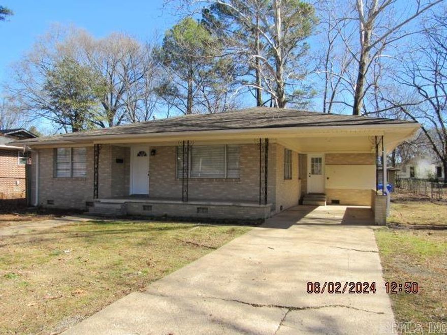 Updated 3-bedroom home within walking distance to Hendrix College! Amenities include all new laminate flooring throughout, completely painted interior, new appliances including refrigerator & electric range/oven, oversized laundry room with washer & dryer hook-ups, updated lighting & hardware, 2-inch blinds throughout, 1 car carport along with a detached 12x18 shop with new overhead door, gas & electric. Available Now. No Pets.***PLEASE NOTE WE DO NOT ADVERTISE ON CRAIGSLIST OR FACEBOOK MARKETPLACE. ANY LISTING OF OURS SEEN IS A SCAM!!!***