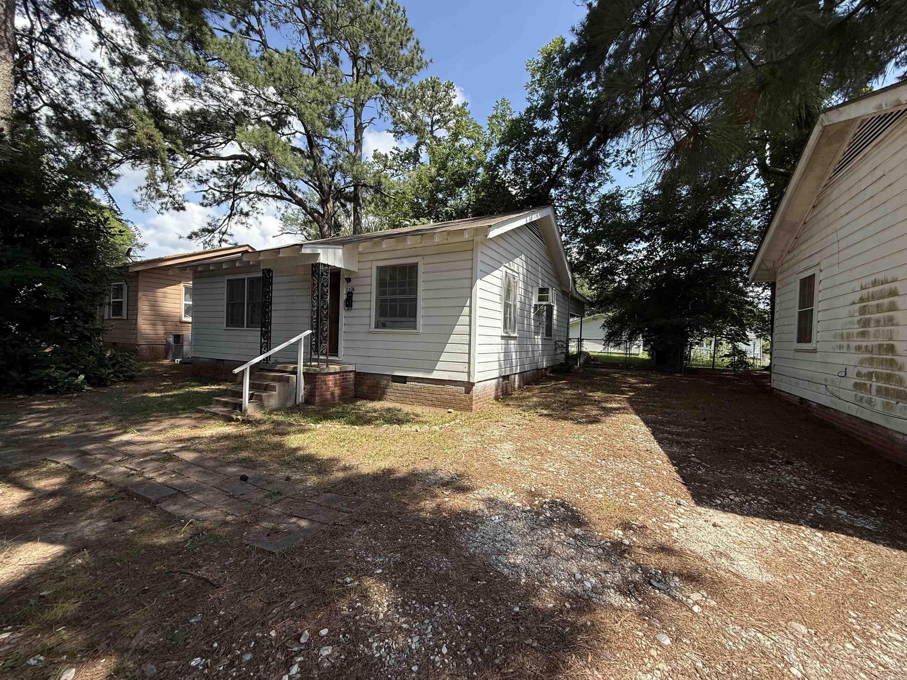 Great opportunity in Arkadelphia! This larger 2-bedroom, 1-bath home features central heat and air, a spacious layout, and a generous backyard perfect for relaxing or entertaining. Light updates make it move-in ready, and itās currently tenant-occupiedāideal for investors seeking rental income from day one. Located minutes from Henderson State University, Ouachita Baptist University, Baptist Health Medical Center, shopping, dining, and outdoor recreation at DeGray Lake and the Ouachita River. Priced at just $80,000, this home offers solid value in a growing community. Whether youāre expanding your rental portfolio or looking for your first home, 2306 Barkman is worth a look!