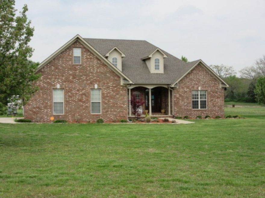 4 BEDROOMS DOWN STAIRS  WITH A BONUS ROOM UPSTAIRS. SUN ROOM CONNECTED TO THE  COVERED PORCH OVERLOOKING THE POOL.3.43 FLAT ACRES CLOSE TO GREENBRIER SCHOOLS. NEW HARDWOOD FLOORS IN ALL THE BEDROOMS AND THE MAIN LIVING AREA. TILE IN THE KITCHEN AND BATHROOMS. KITCHEN HAS MANY BUILT INS AND EXTRAS. SPLIT FLOOR PLAN HAS A GRAND OPEN LIVING SPACE AND ROOM FOR FAMILY AND FRIENDS TO VISIT.