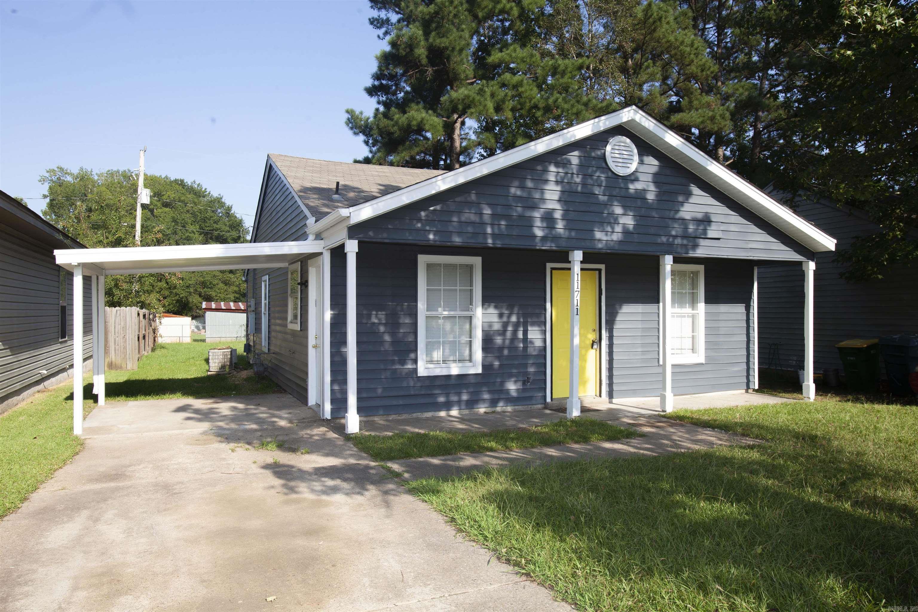 Check out this 3-bedroom house! Ceiling fans in bedrooms, Eat-in-kitchen, Luxury Vinyl Flooring throughout. Tenant occupied, 24-hour notice for showings. This property also can be sold as a Package deal with 3001 Loma Drive LR( MLS Number), 5 Delrose Drive LR ( MLS Number), and 11618 Ponderosa Drive LR (MLS Number ).