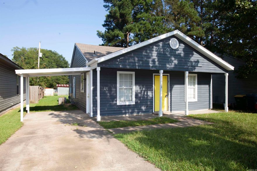 Check out this 3-bedroom house! Ceiling fans in bedrooms, Eat-in-kitchen, Luxury Vinyl Flooring throughout. Tenant occupied, 24-hour notice for showings. This property also can be sold as a Package deal with 3001 Loma Drive LR( MLS Number), 5 Delrose Drive LR ( MLS Number), and 11618 Ponderosa Drive LR (MLS Number ).