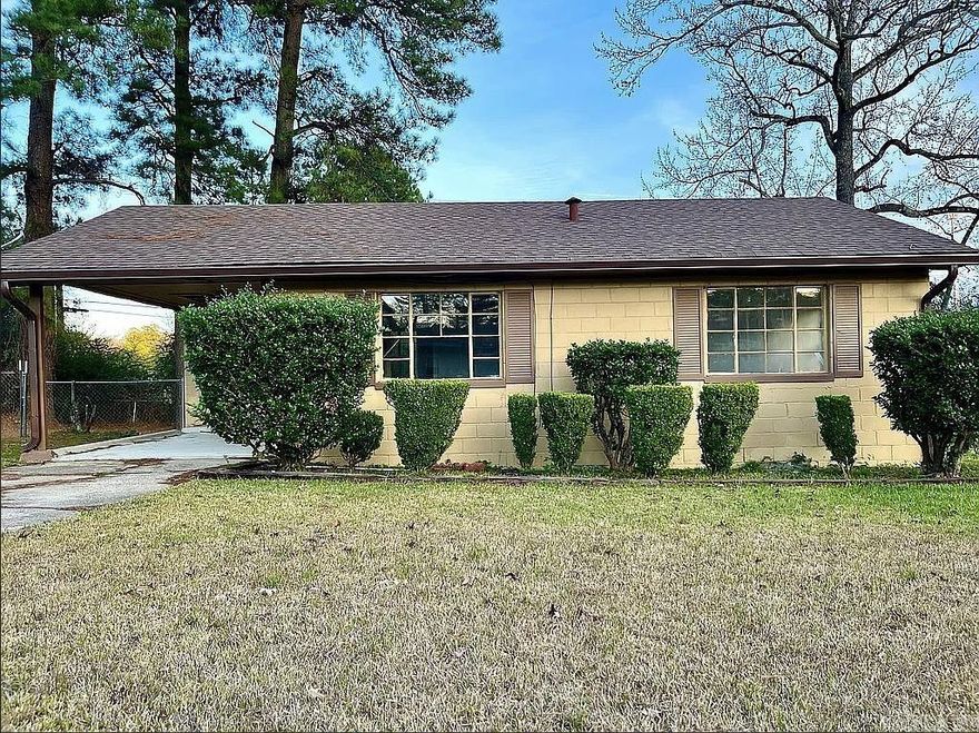 This property is an excellent option for investors seeking a value-add opportunity in El Dorado. Located in an established neighborhood, the home offers solid potential for renovation or rental income. With its convenient proximity to town amenities, schools, and major roads, this property is well-positioned to attract long-term tenants or resale buyers once improvements are made. Whether you’re looking to flip, build your rental portfolio, or create steady cash flow, 105 Tanglewood is a strong investment choice.