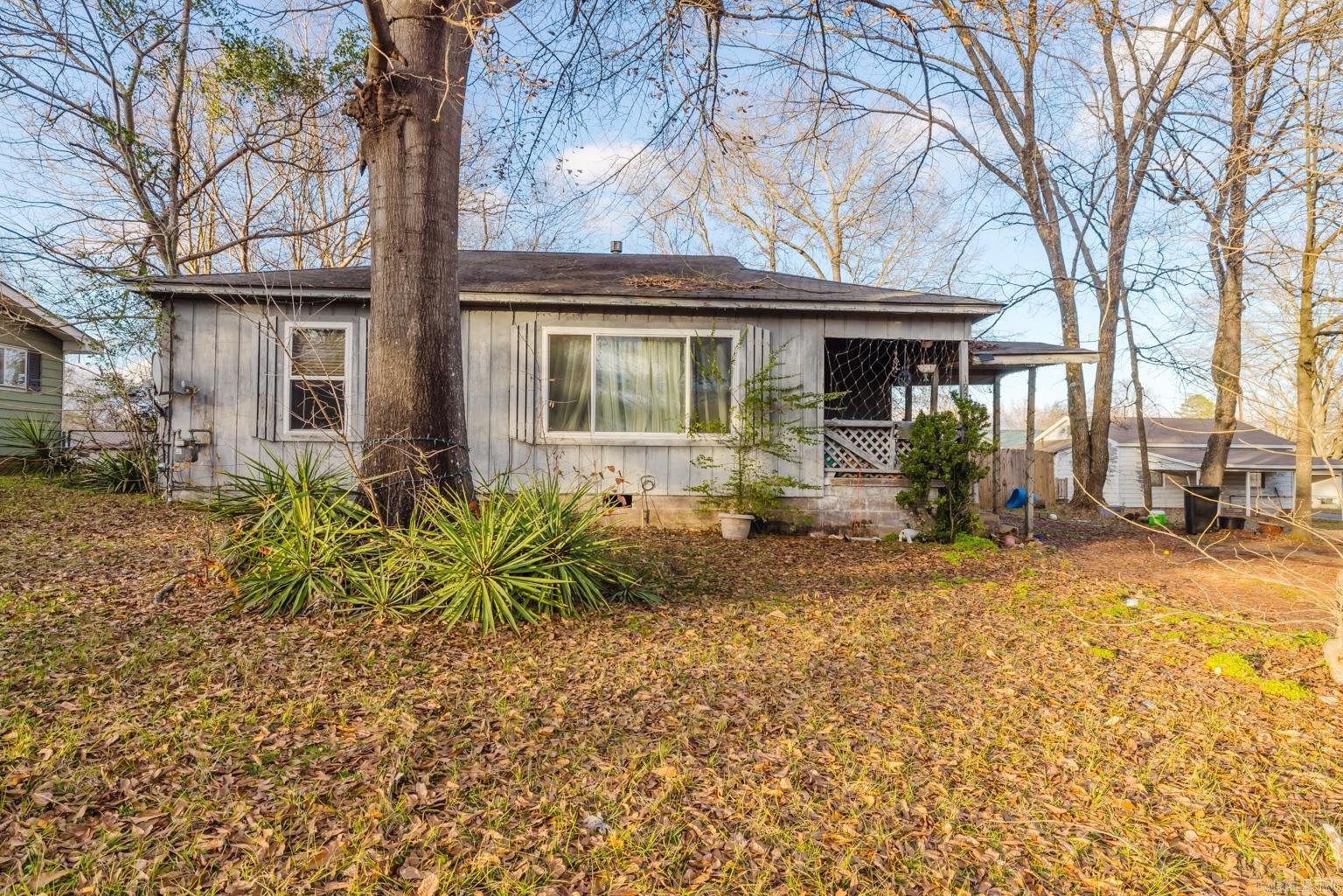 This 3-bedroom, 1-bathroom house in Malvern features a spacious layout with a large laundry room that can also be used as an office. Enjoy the outdoors with a covered porch perfect for relaxing, and a large backyard that offers plenty of space for activities or future projects. This home is ideal for those looking for both comfort and outdoor space.