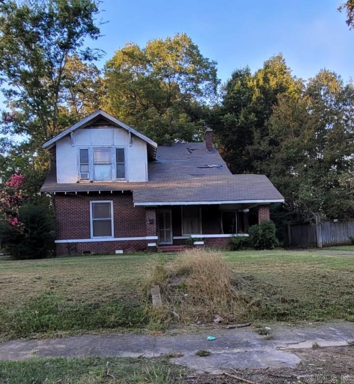 Don't miss the opportunity to invest in this great neighborhood! This home has so much character and potential, has really strong bones and personality, will be an amazing place once finished. The property is being sold "as is," so please conduct your own research before making an offer. There will be no SPF. Cash only offers with POF in the buyer's name and bank information current within the previous 20 days. An ARA contract, an IRSA waiving inspection, LBP and proof of funds are required for all offers.