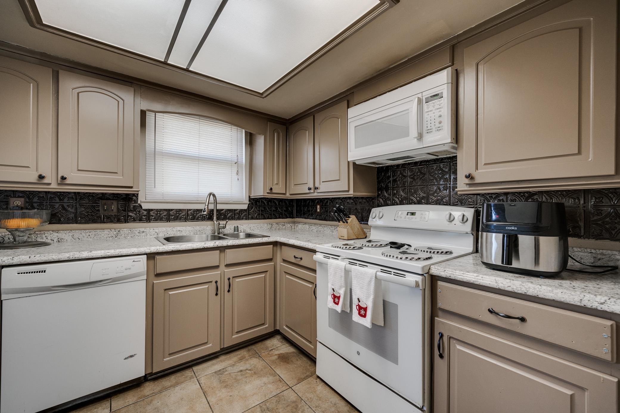 PECAN LAKE - Residential