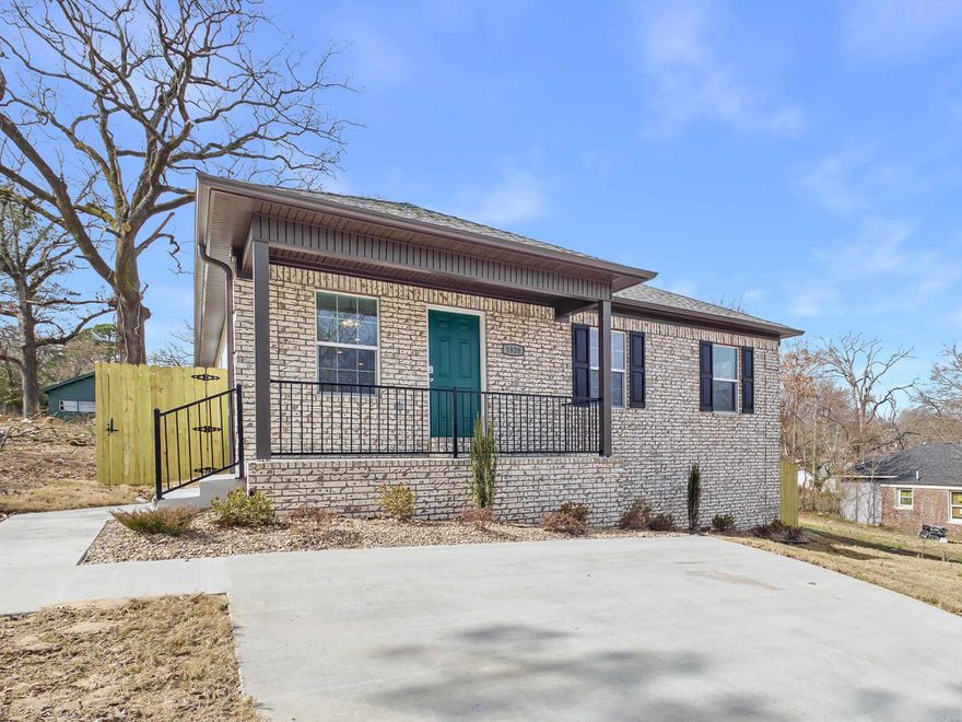 "NEW CONSTRCUTION MOVE IN READY" Wow what a wonderful location and curb appeal all that is missing is your personal touches.  Ask about closing cost assistance.