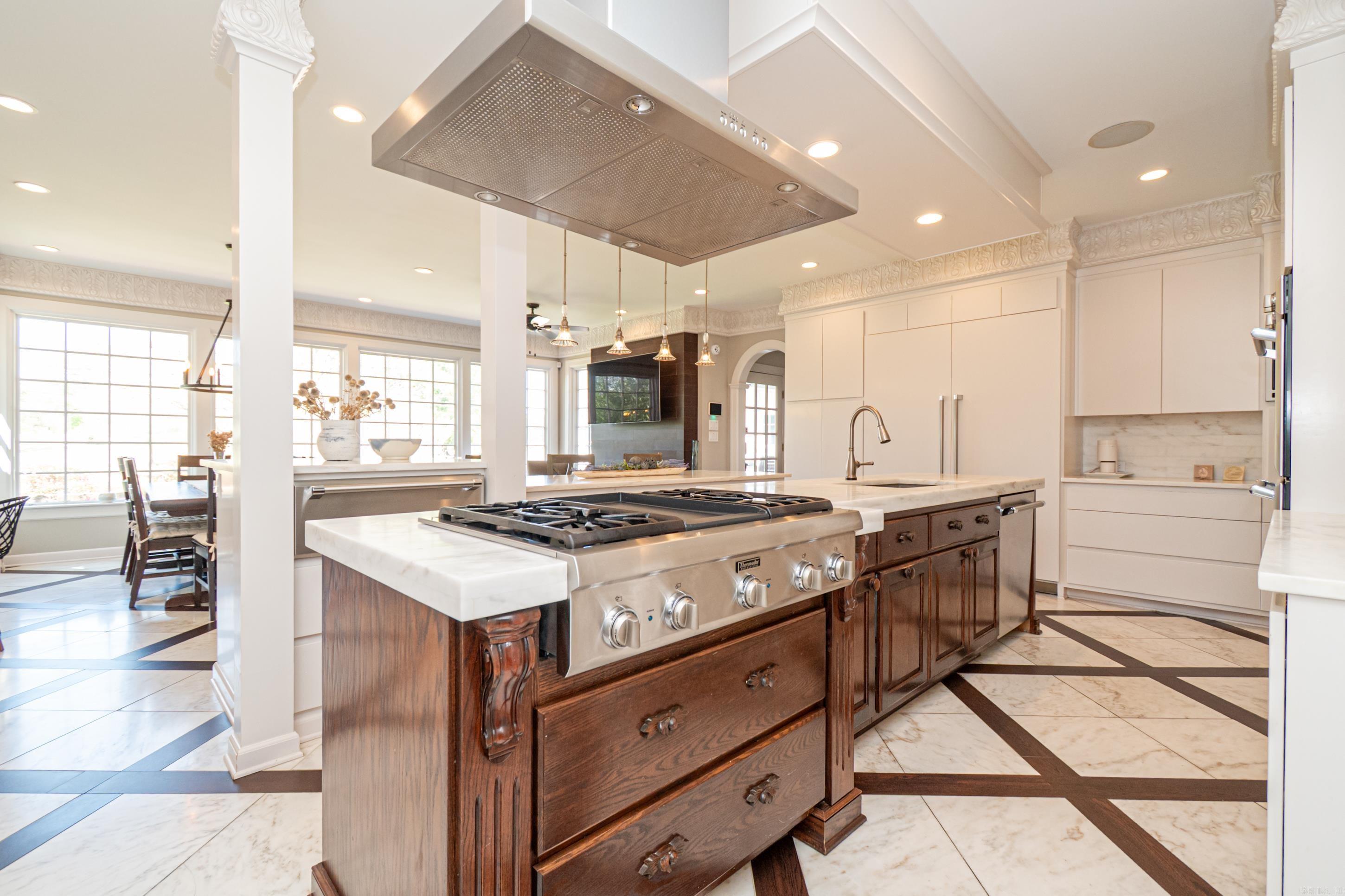 COUNTRY CLUB COLONY - Residential