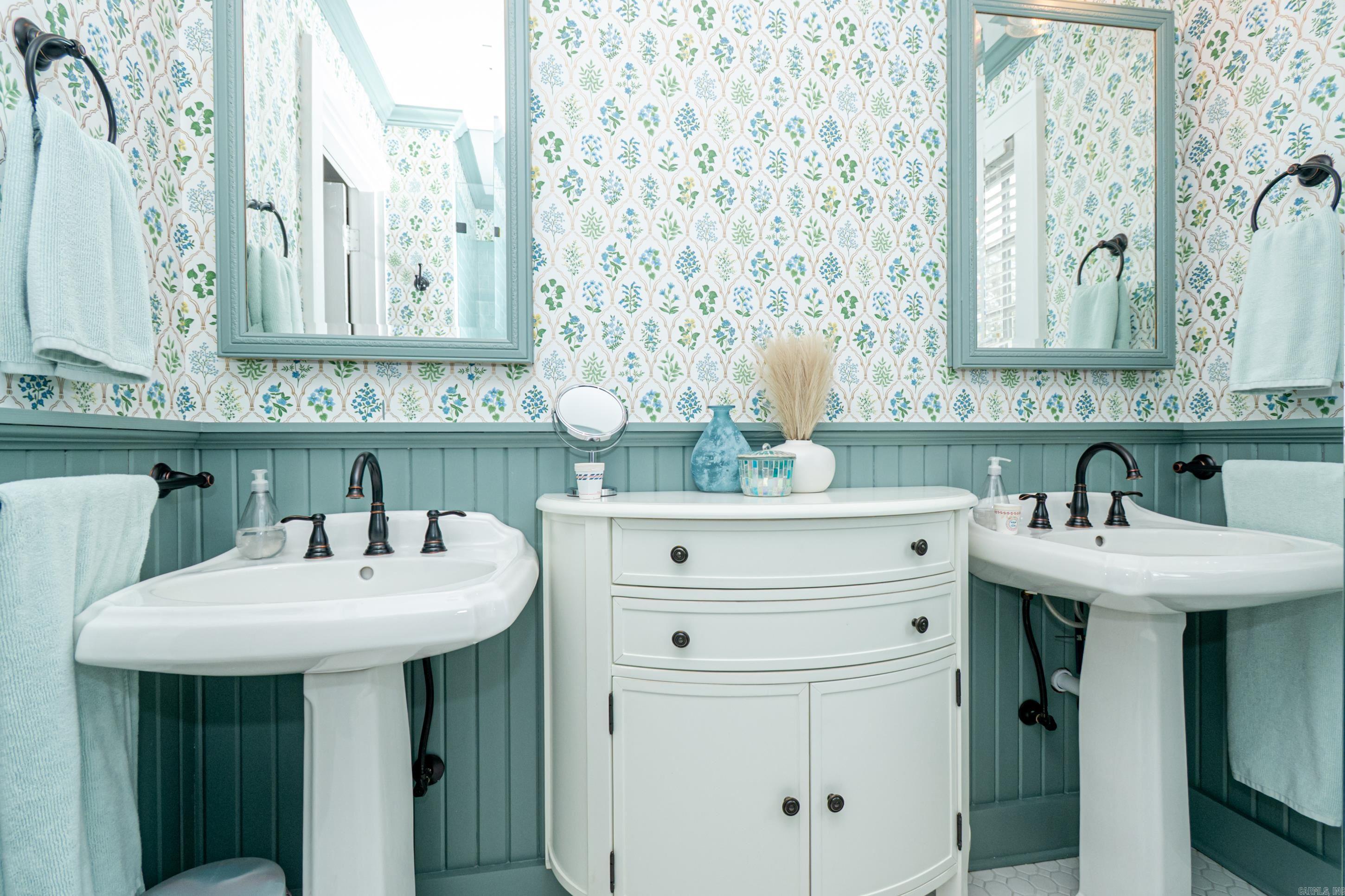 COUNTRY CLUB COLONY - Residential