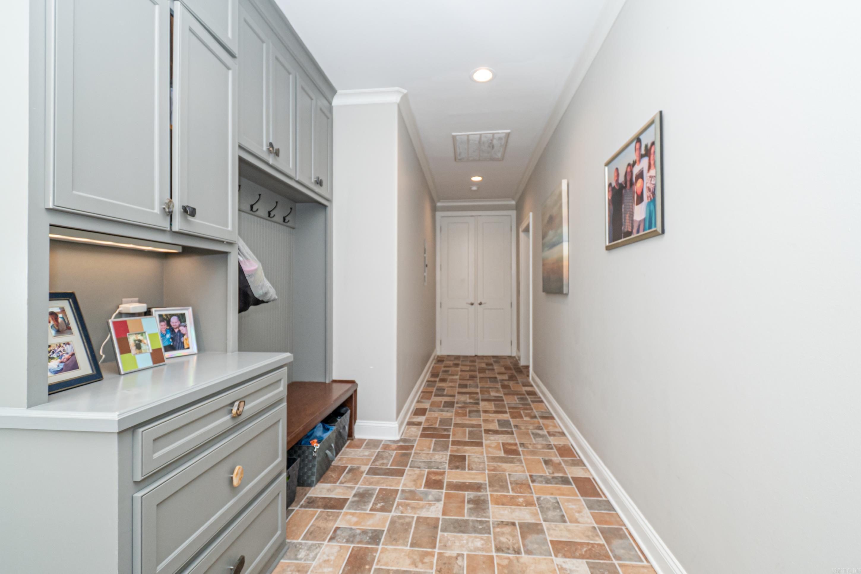 COUNTRY CLUB COLONY - Residential