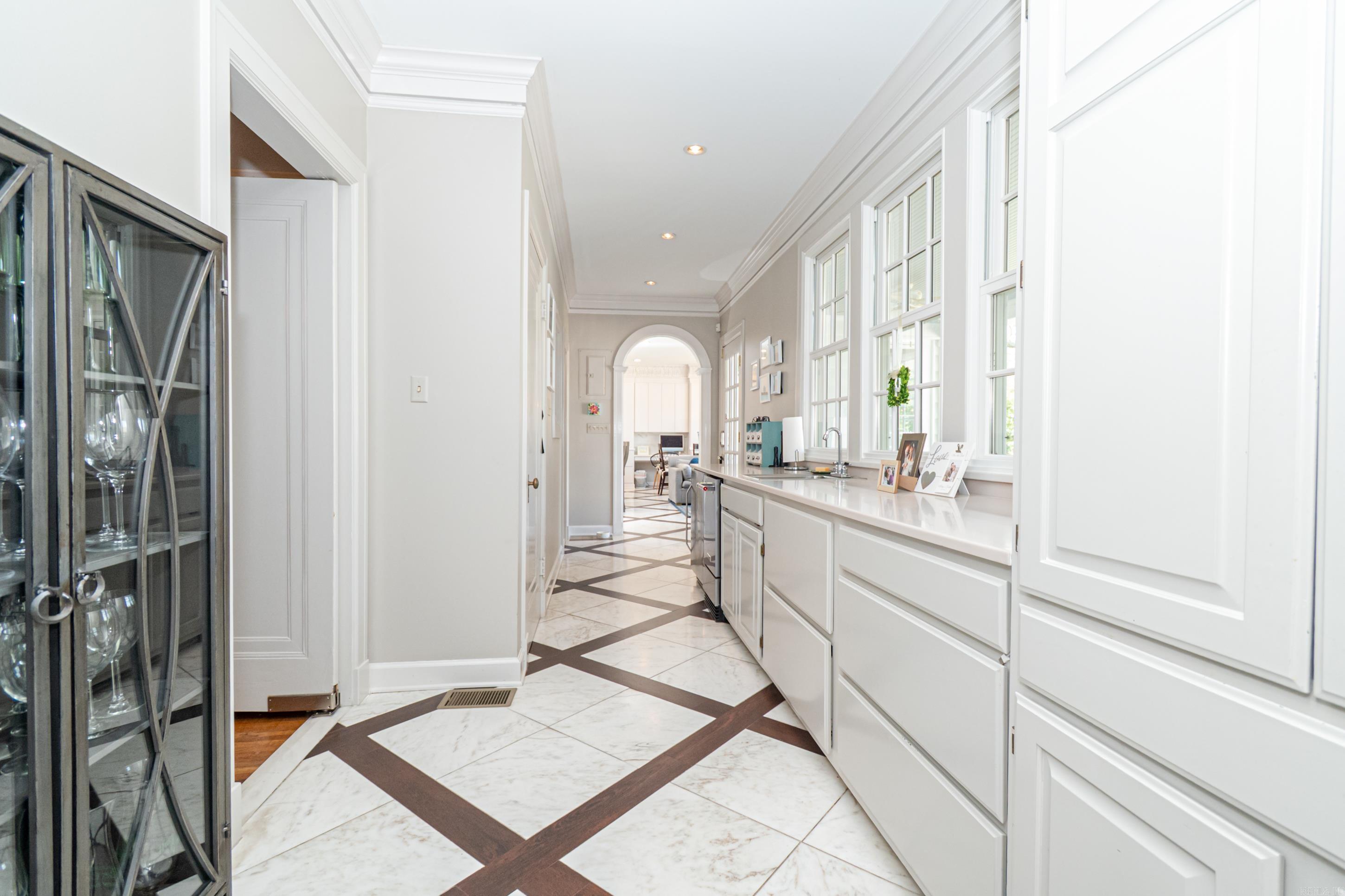 COUNTRY CLUB COLONY - Residential