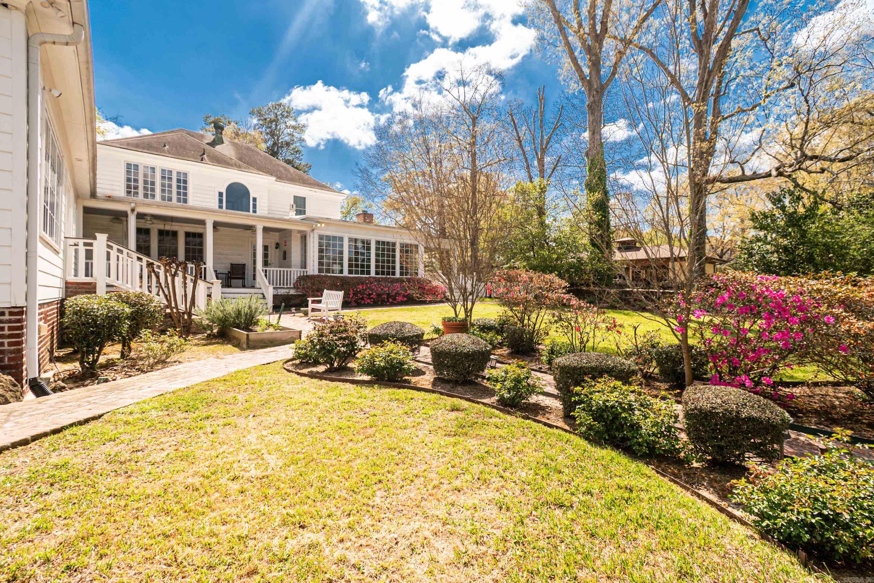 COUNTRY CLUB COLONY - Residential