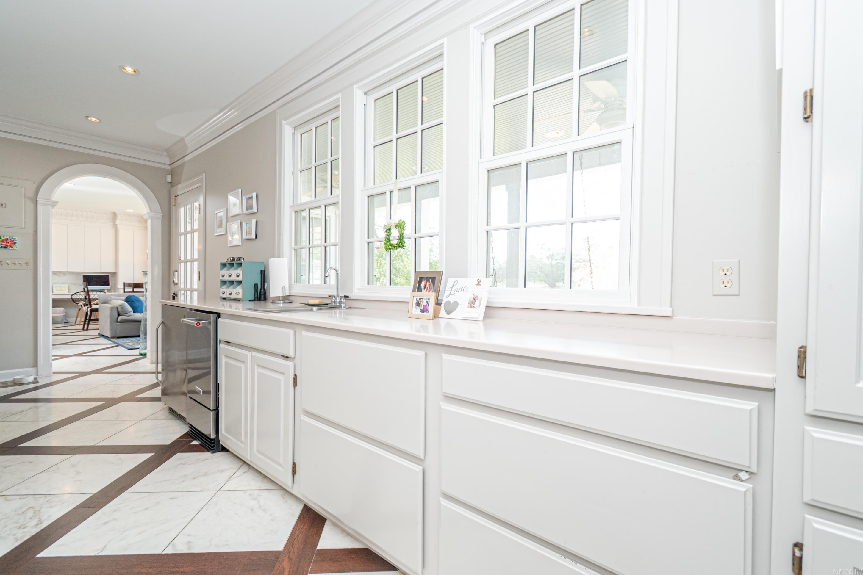 COUNTRY CLUB COLONY - Residential