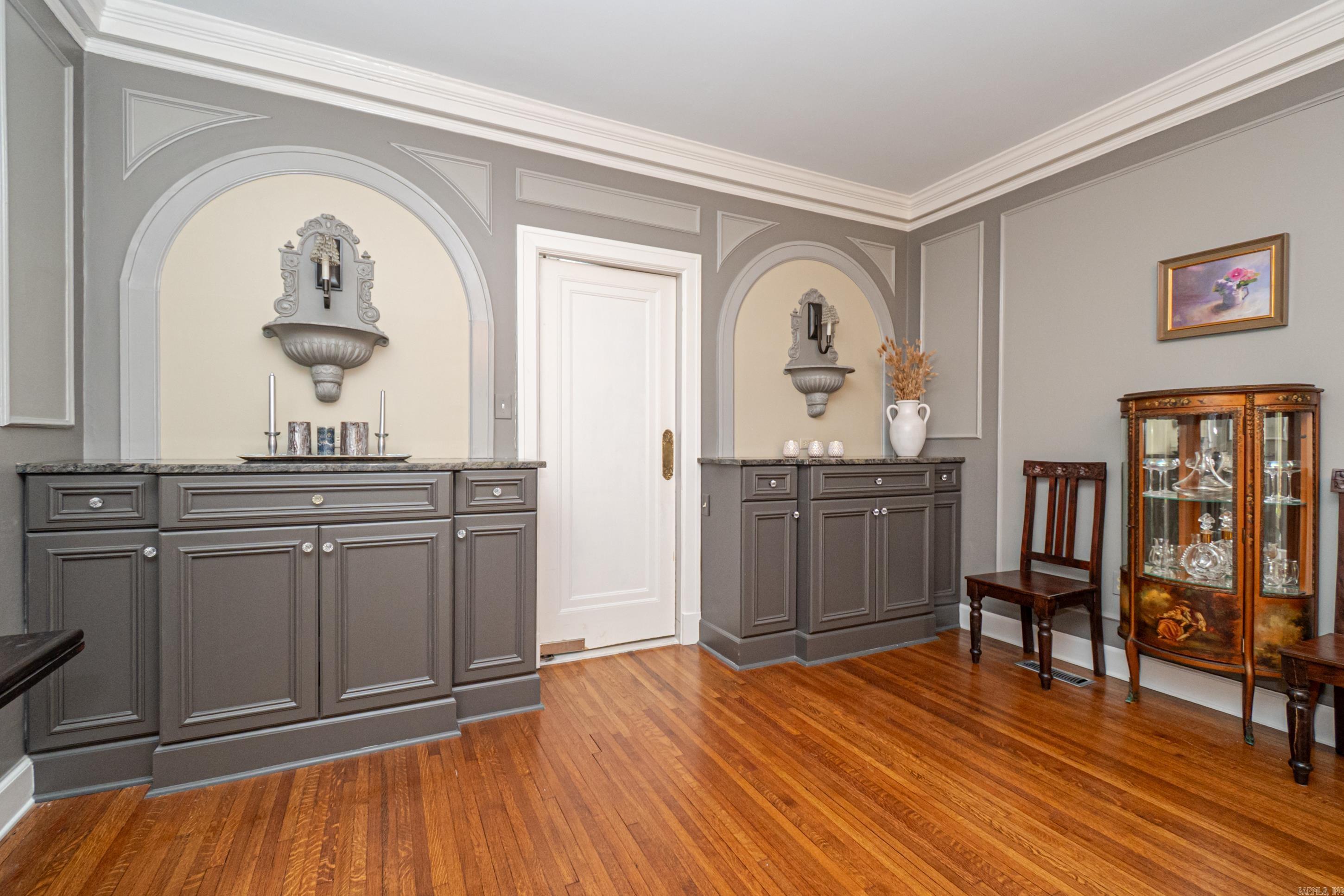 COUNTRY CLUB COLONY - Residential