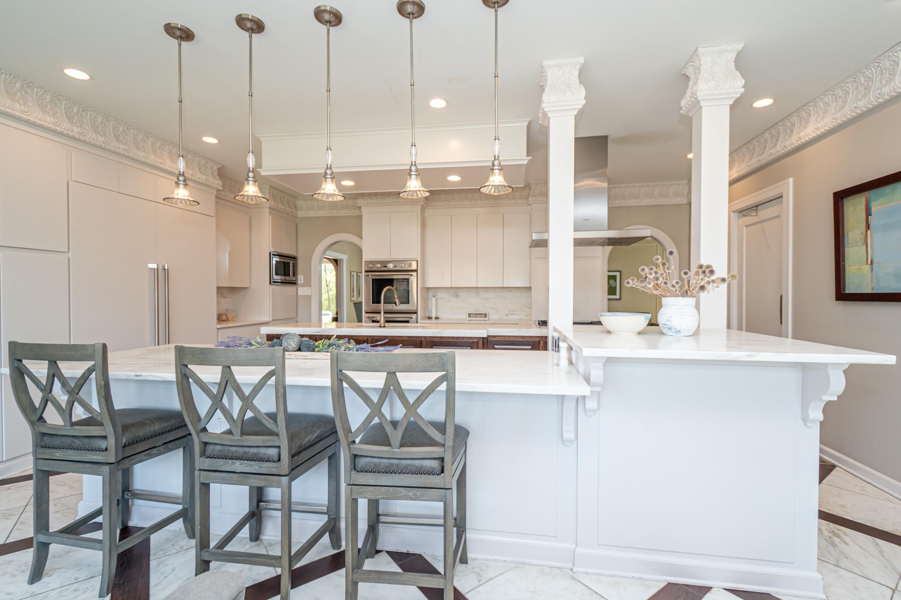 COUNTRY CLUB COLONY - Residential