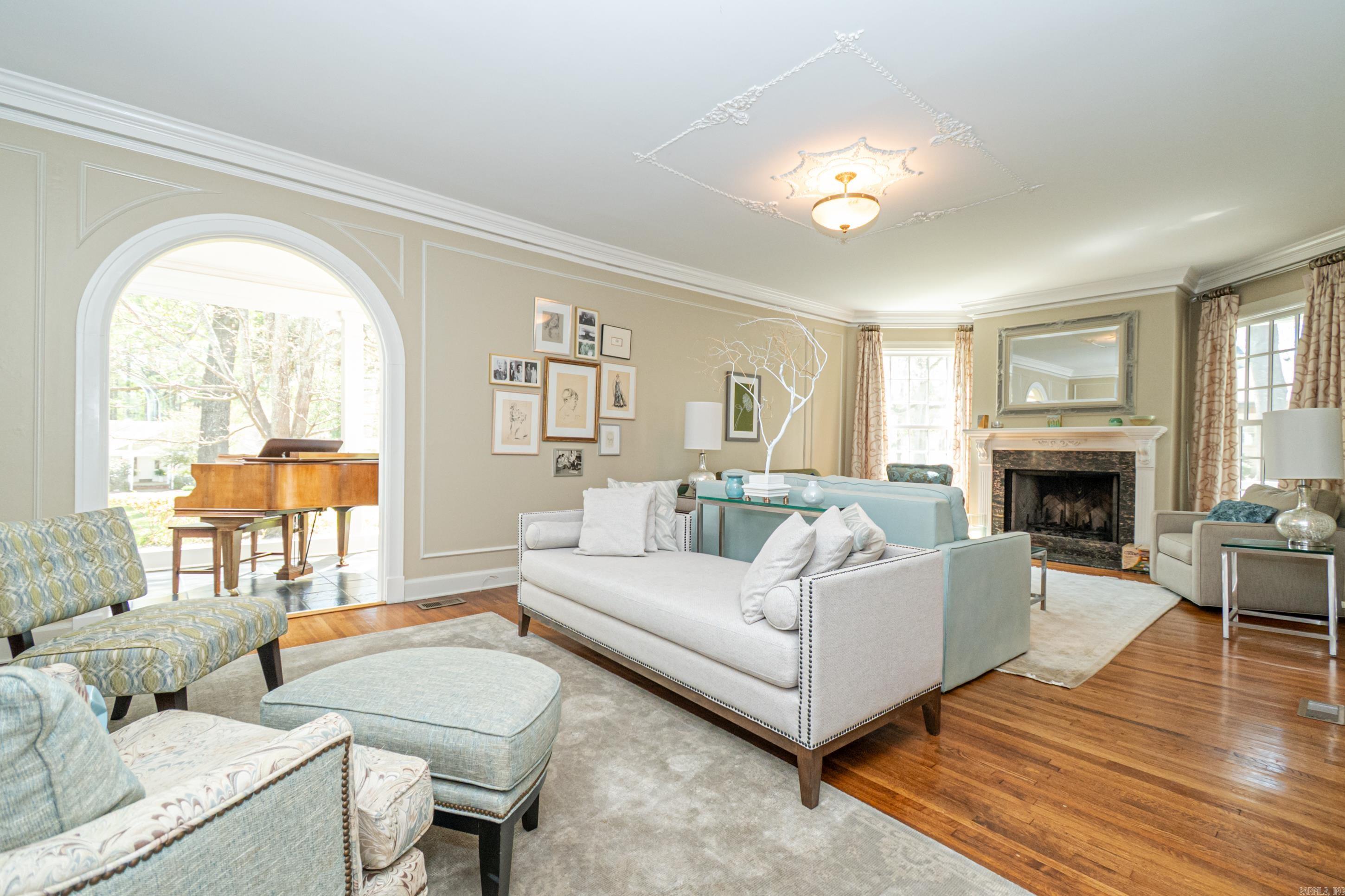 COUNTRY CLUB COLONY - Residential