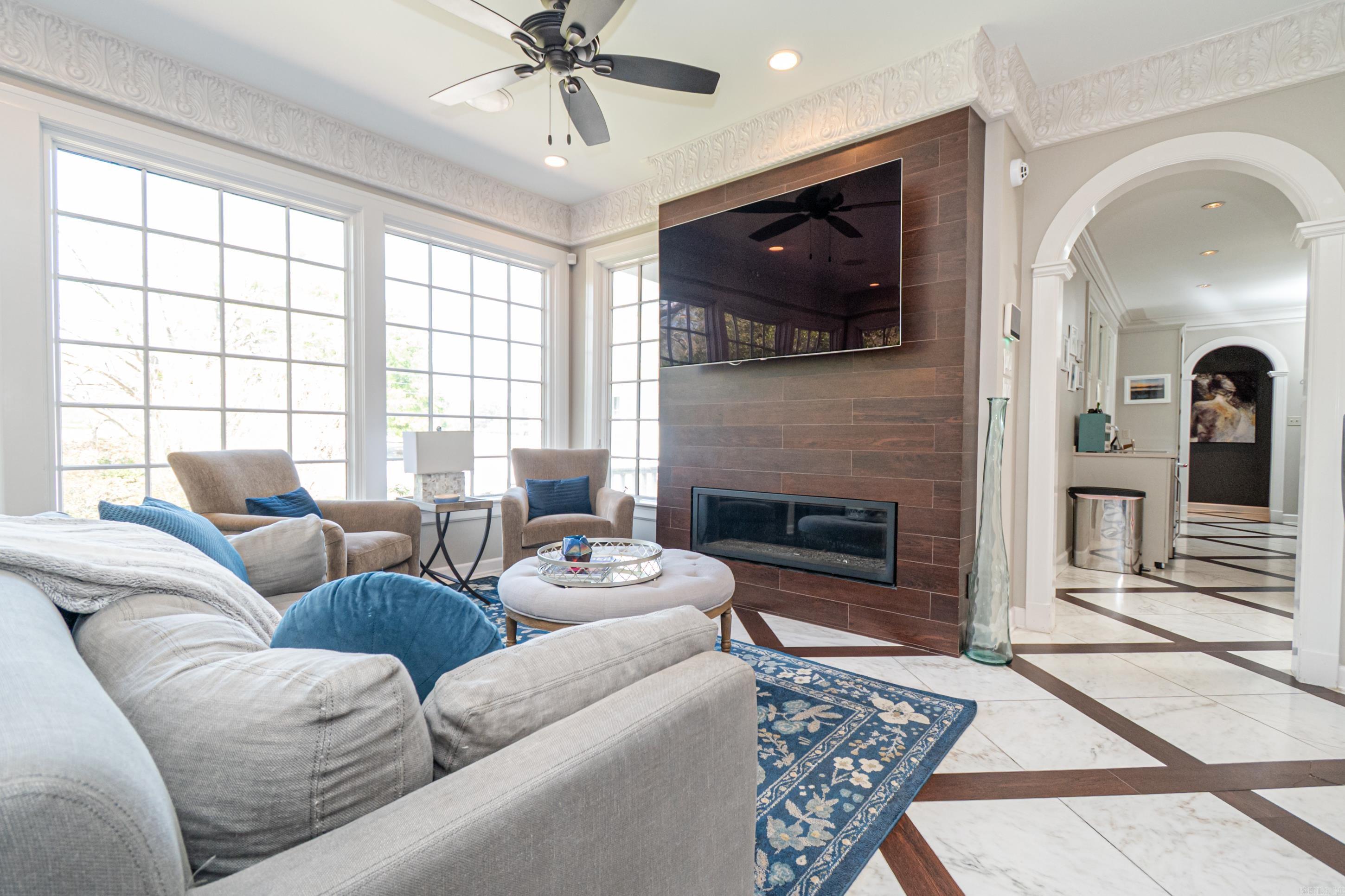 COUNTRY CLUB COLONY - Residential