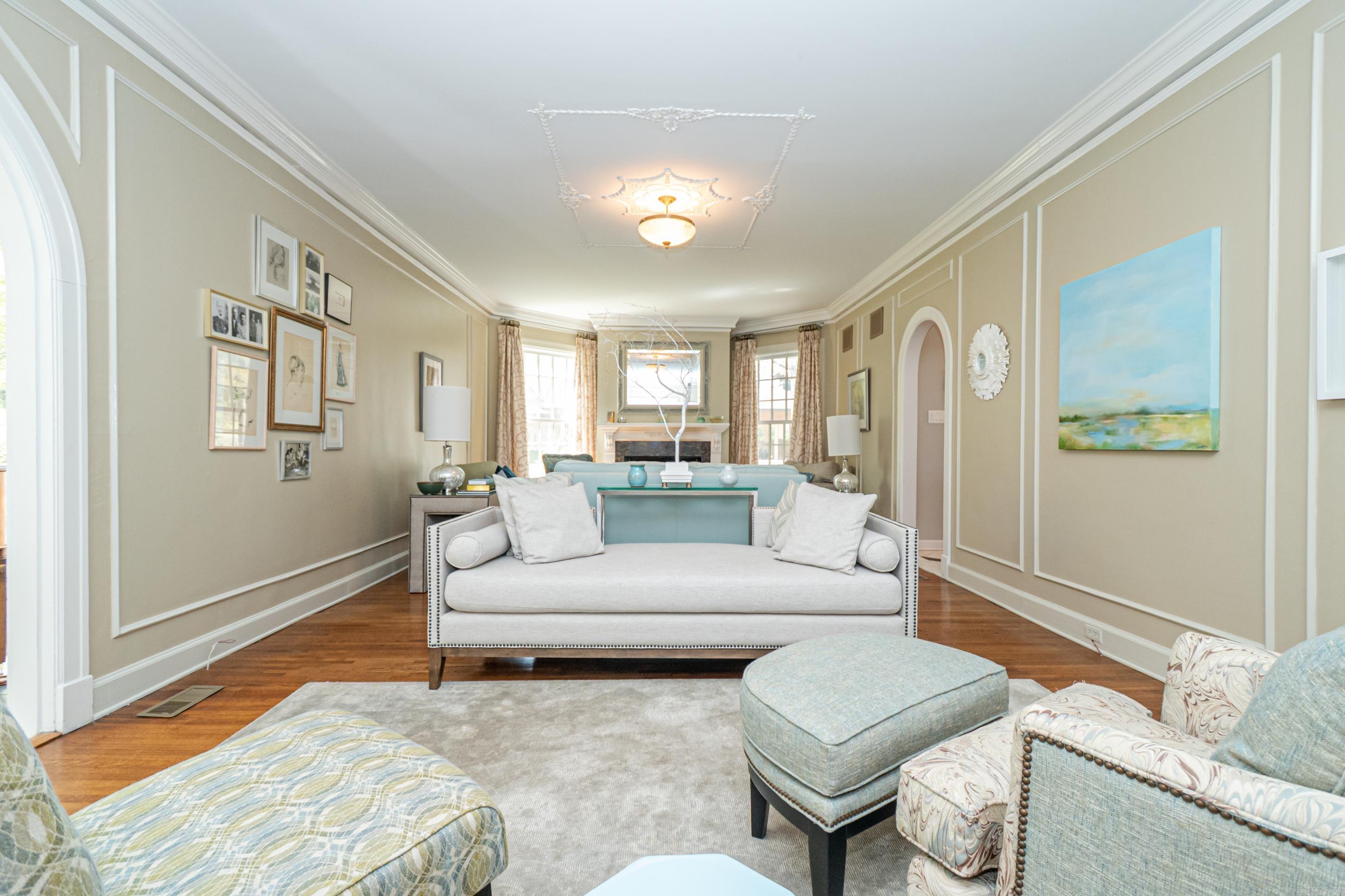 COUNTRY CLUB COLONY - Residential