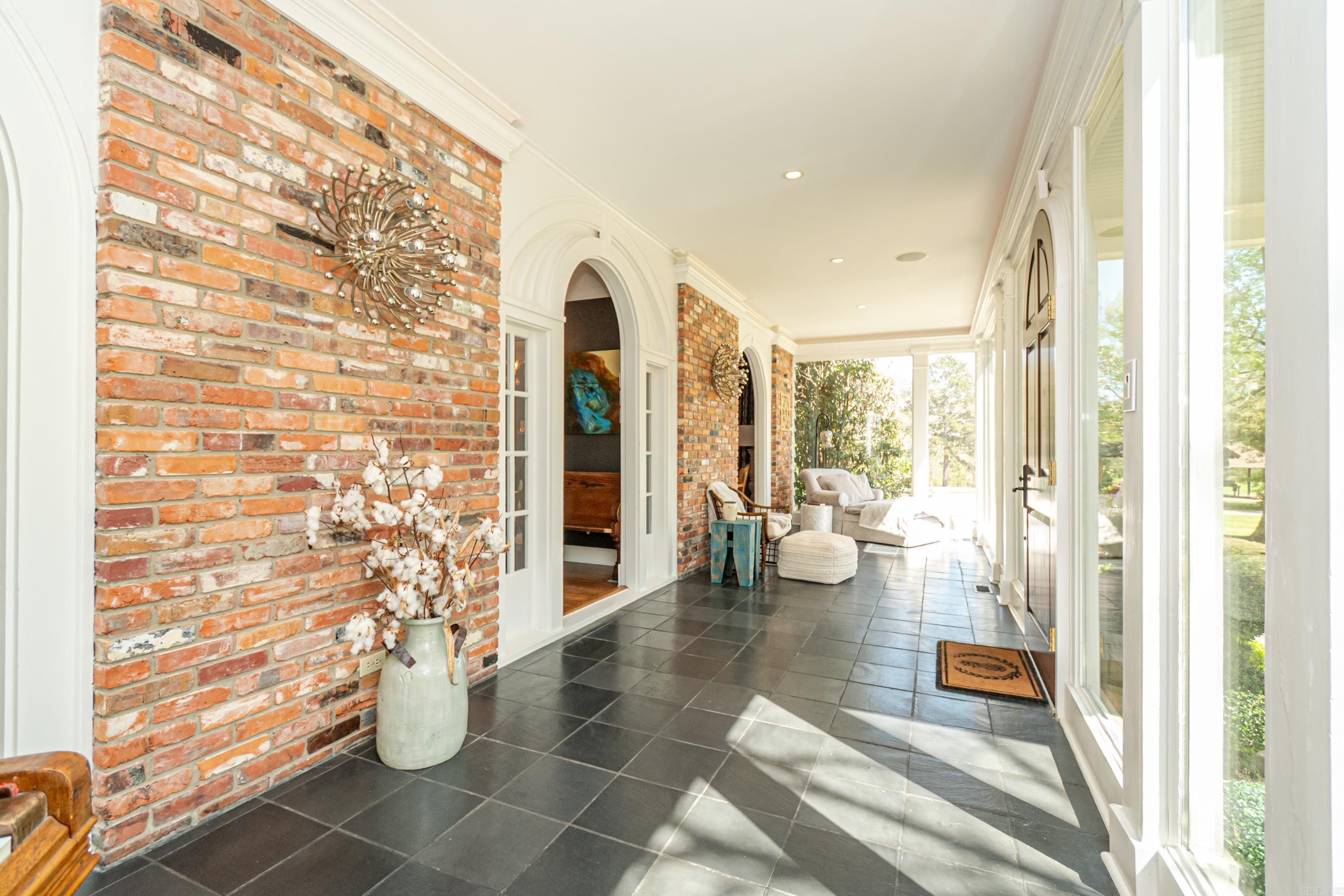 COUNTRY CLUB COLONY - Residential