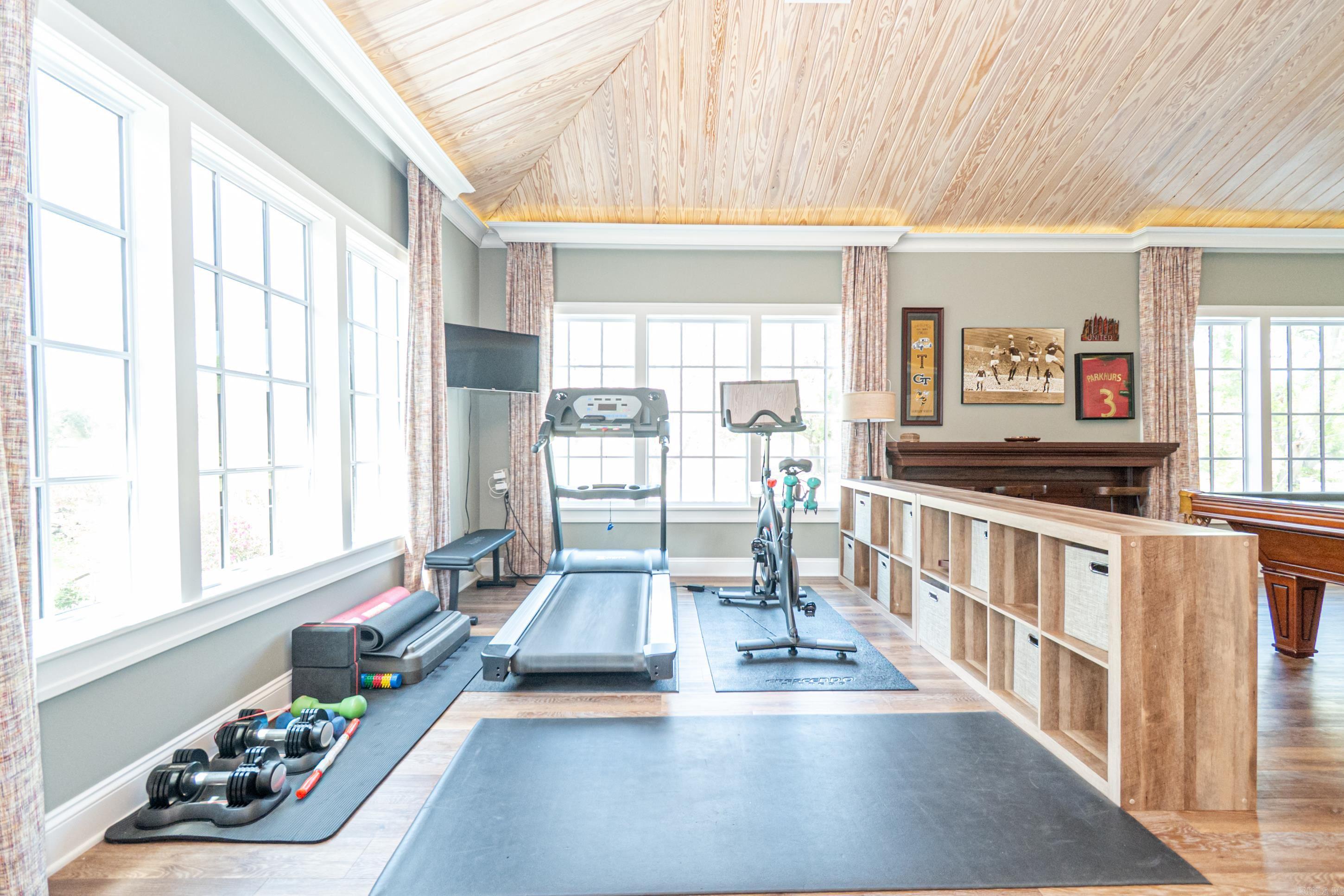 COUNTRY CLUB COLONY - Residential