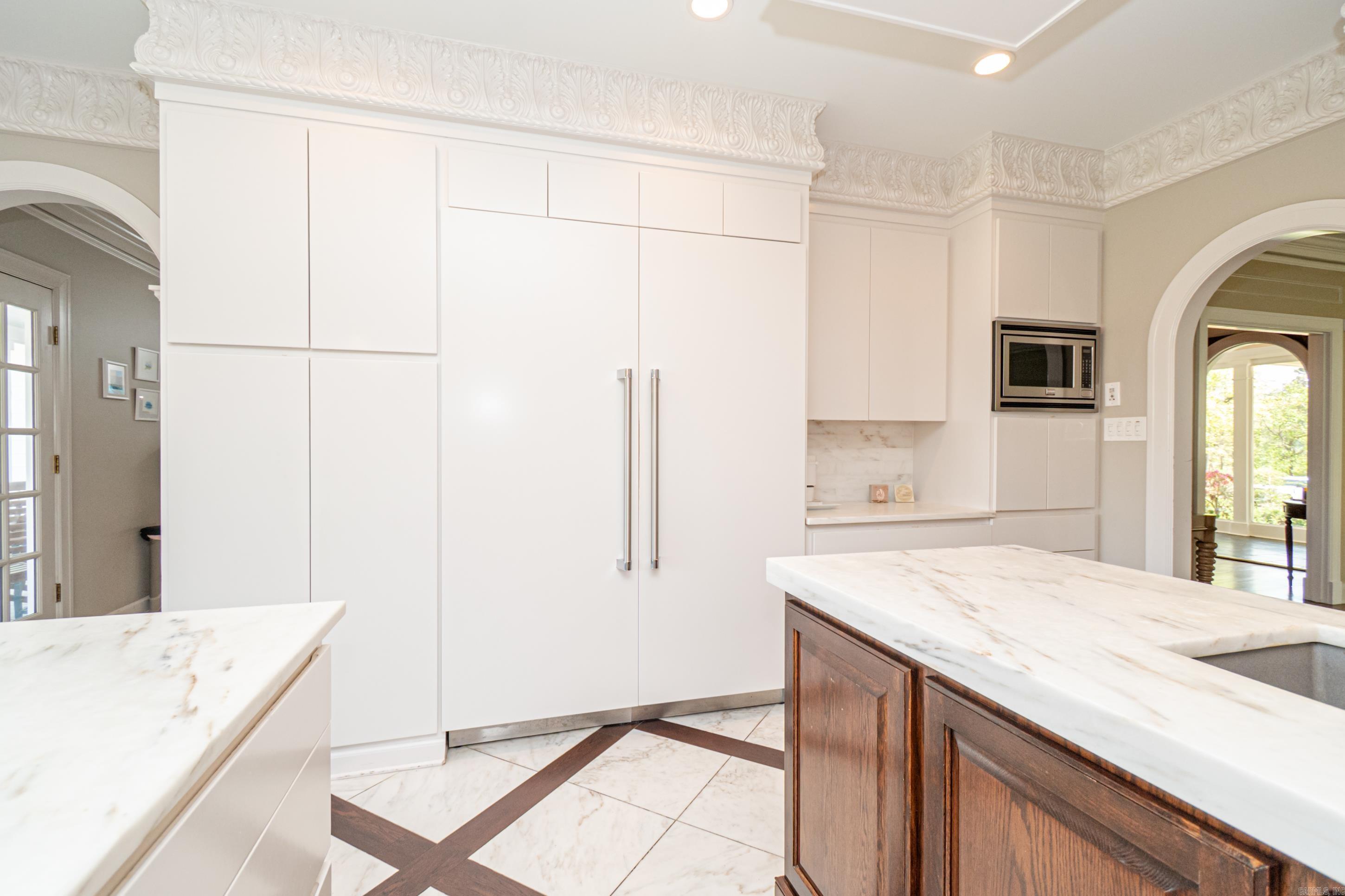 COUNTRY CLUB COLONY - Residential