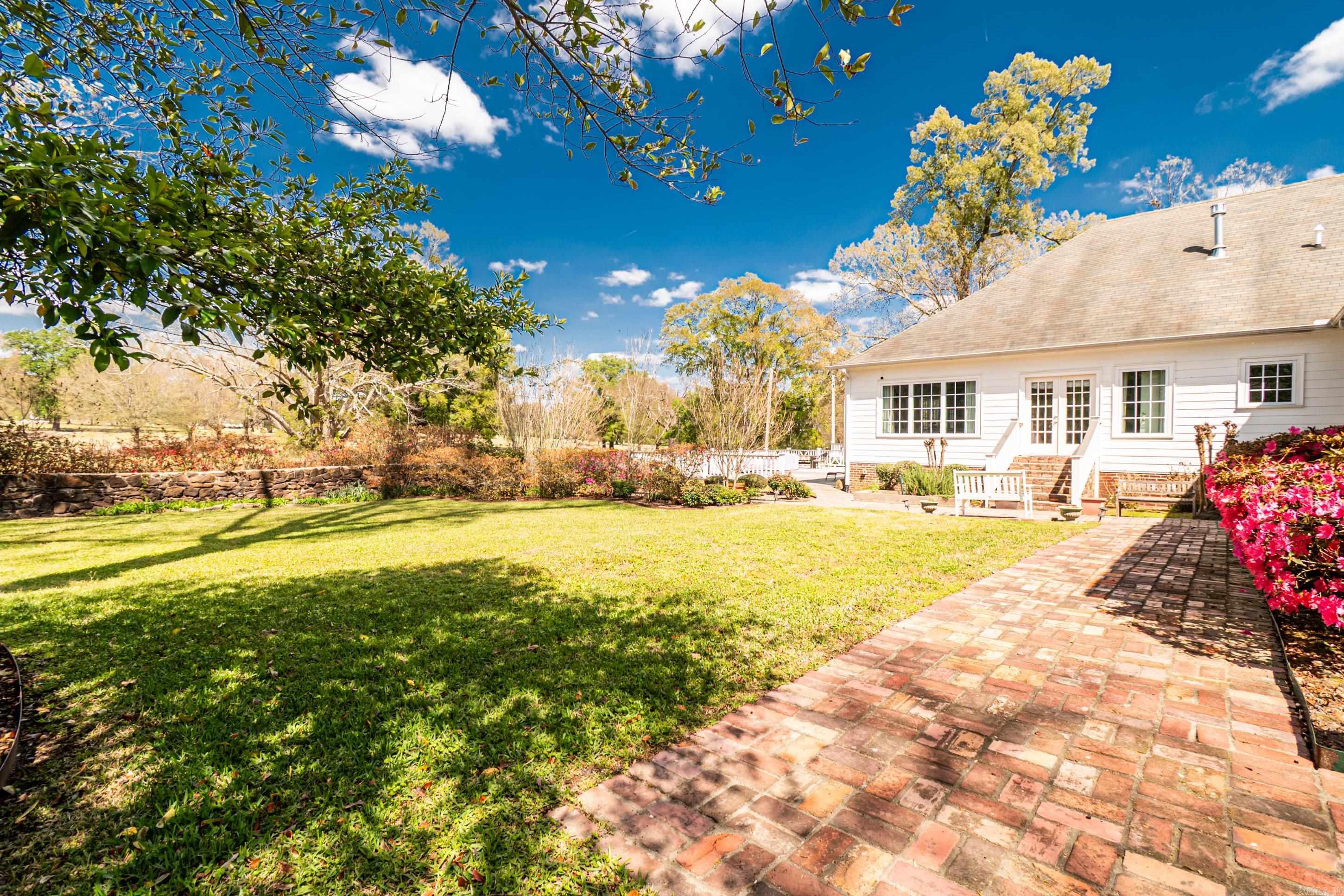 COUNTRY CLUB COLONY - Residential