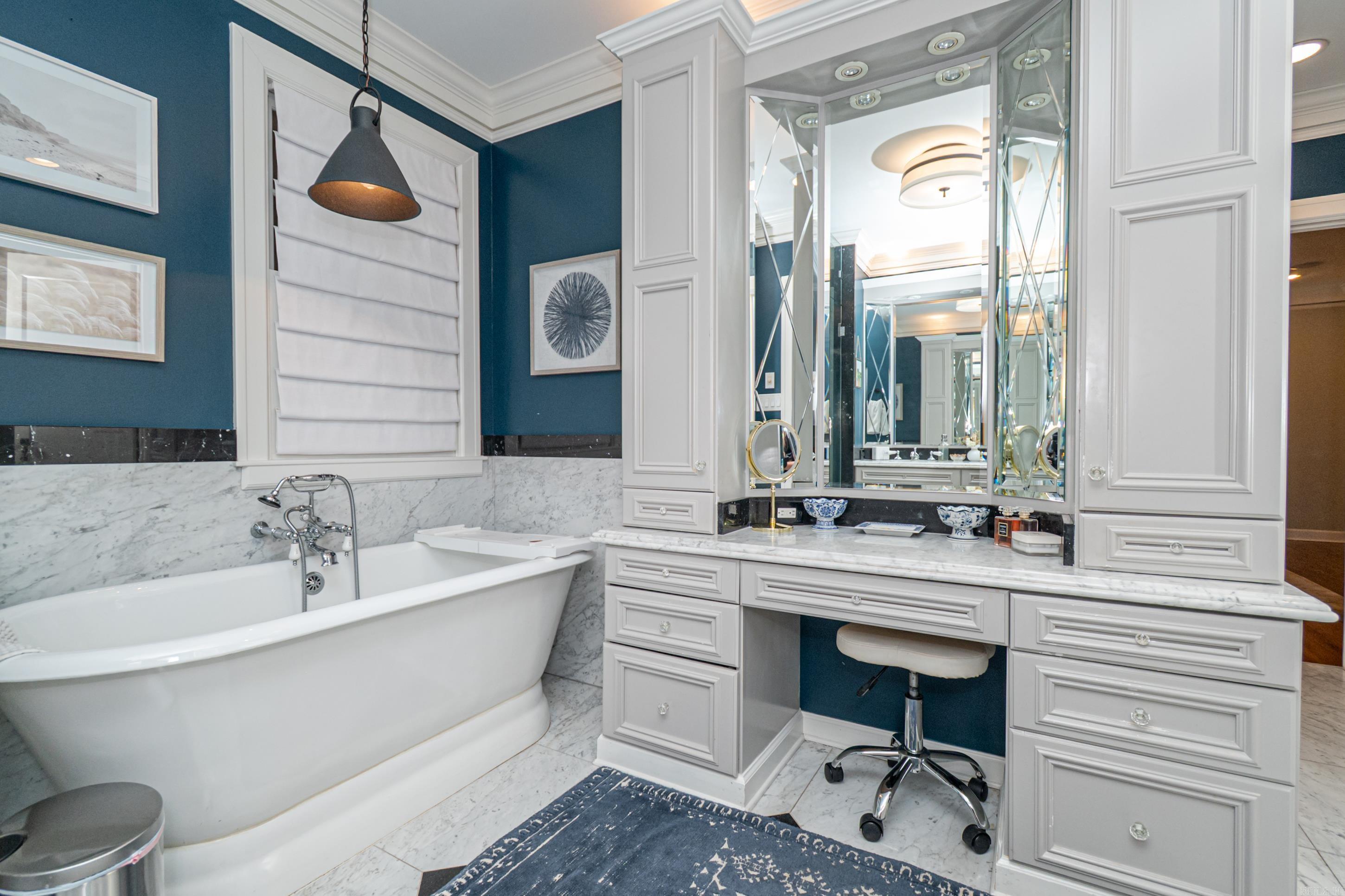 COUNTRY CLUB COLONY - Residential