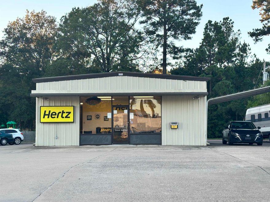 2400 Square Feet Commerical Building! Currently On A Month To Month Lease