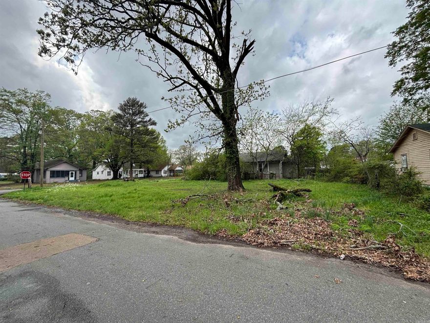 Vacant lot located near many amenities.