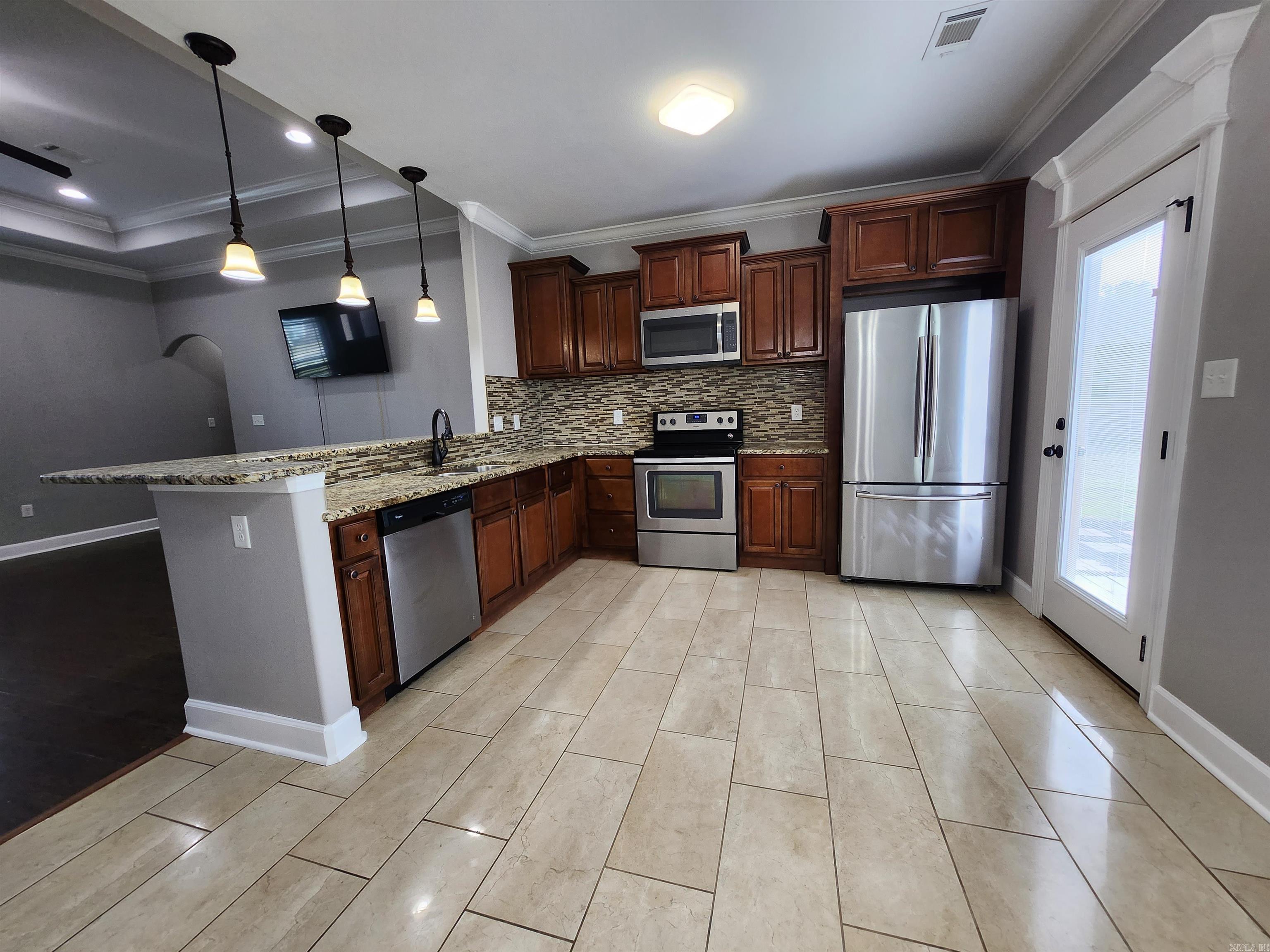 WHISPERING HILLS - Residential