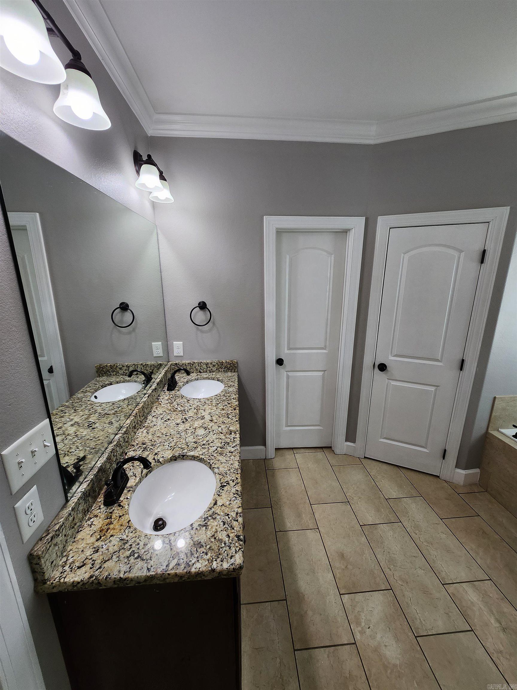 WHISPERING HILLS - Residential