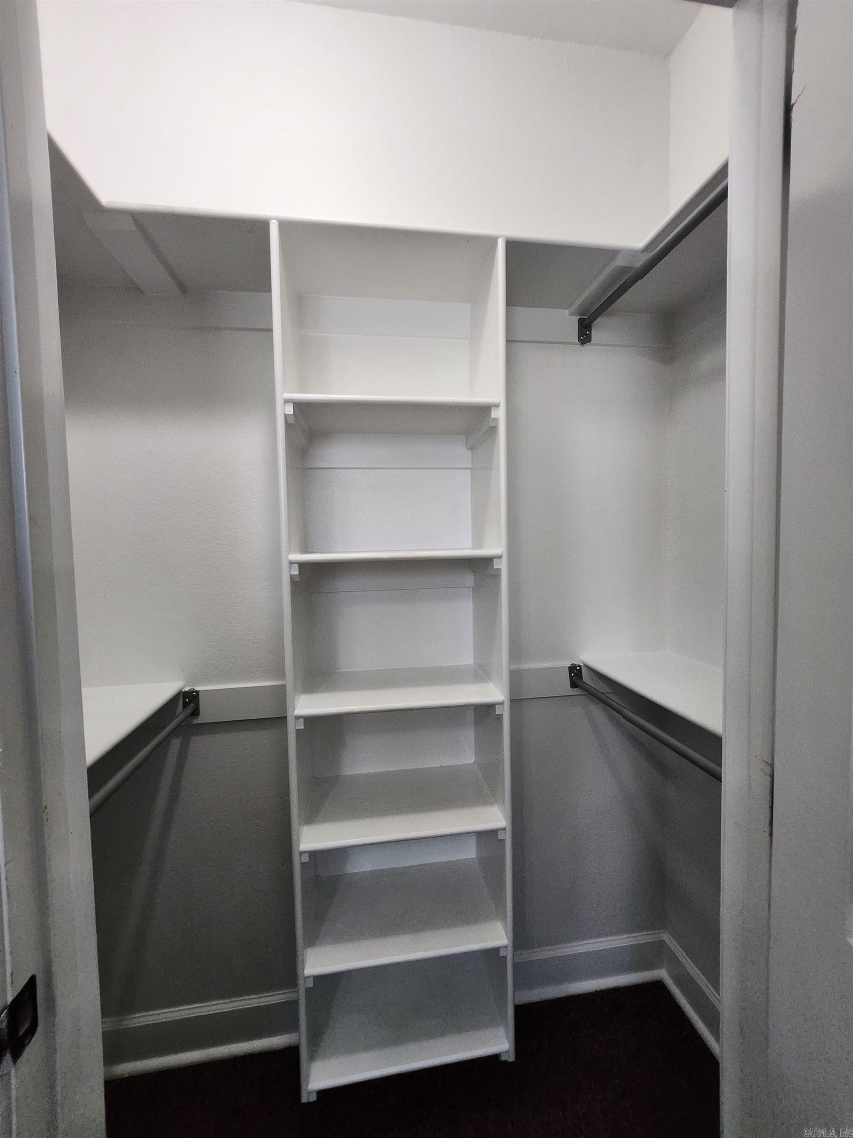 WHISPERING HILLS - Residential