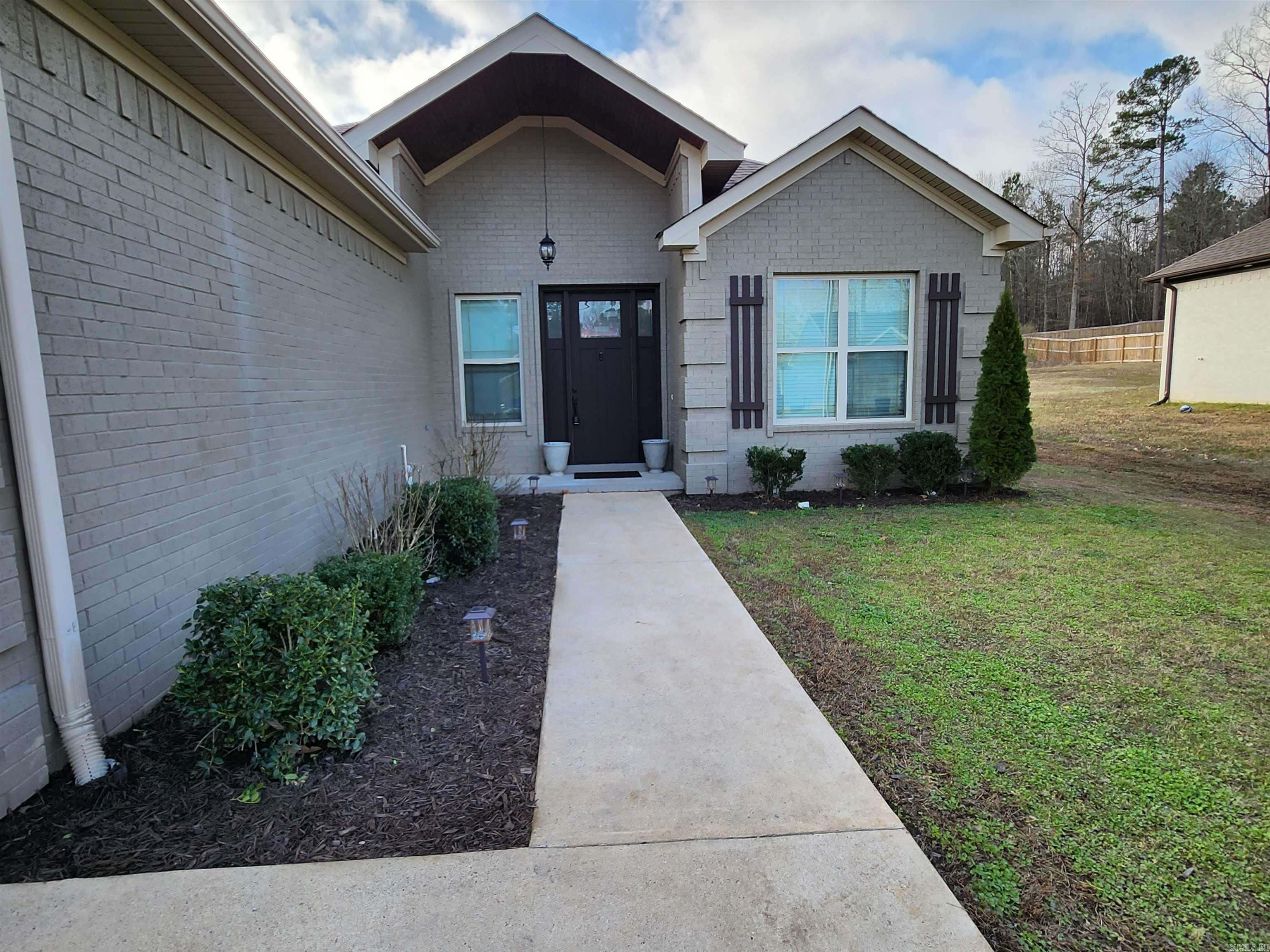 WHISPERING HILLS - Residential