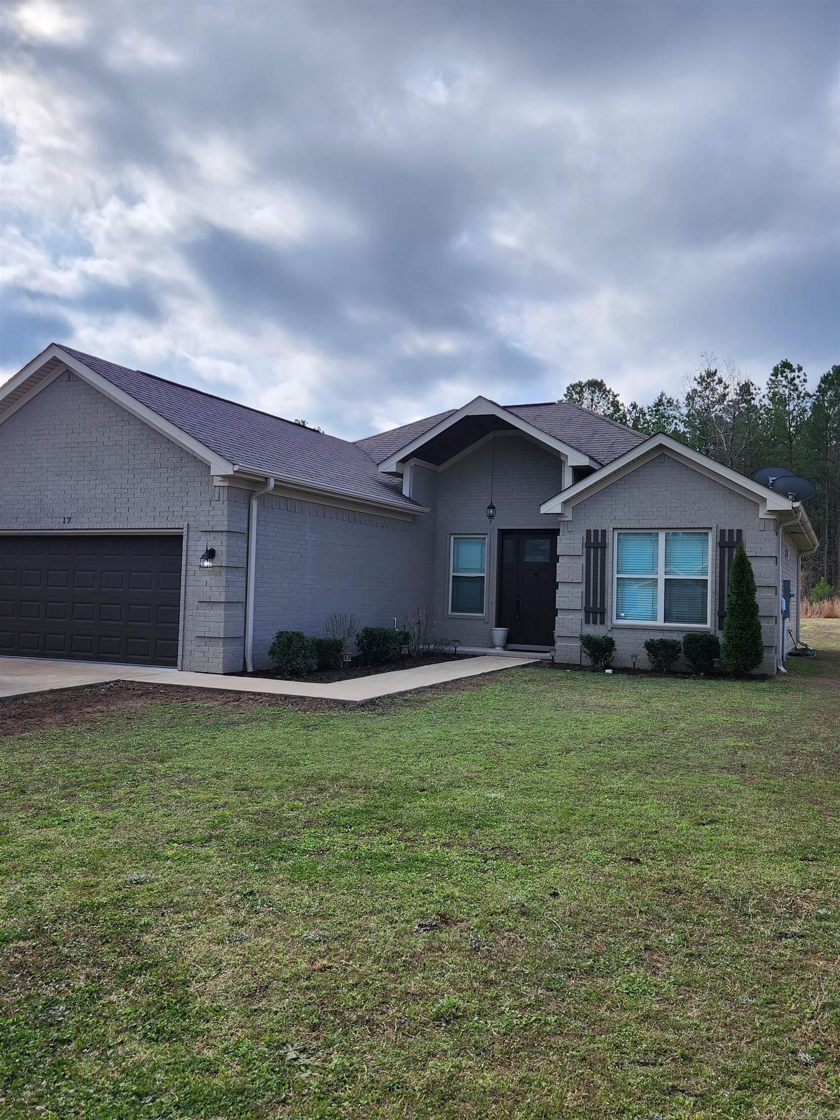 WHISPERING HILLS - Residential