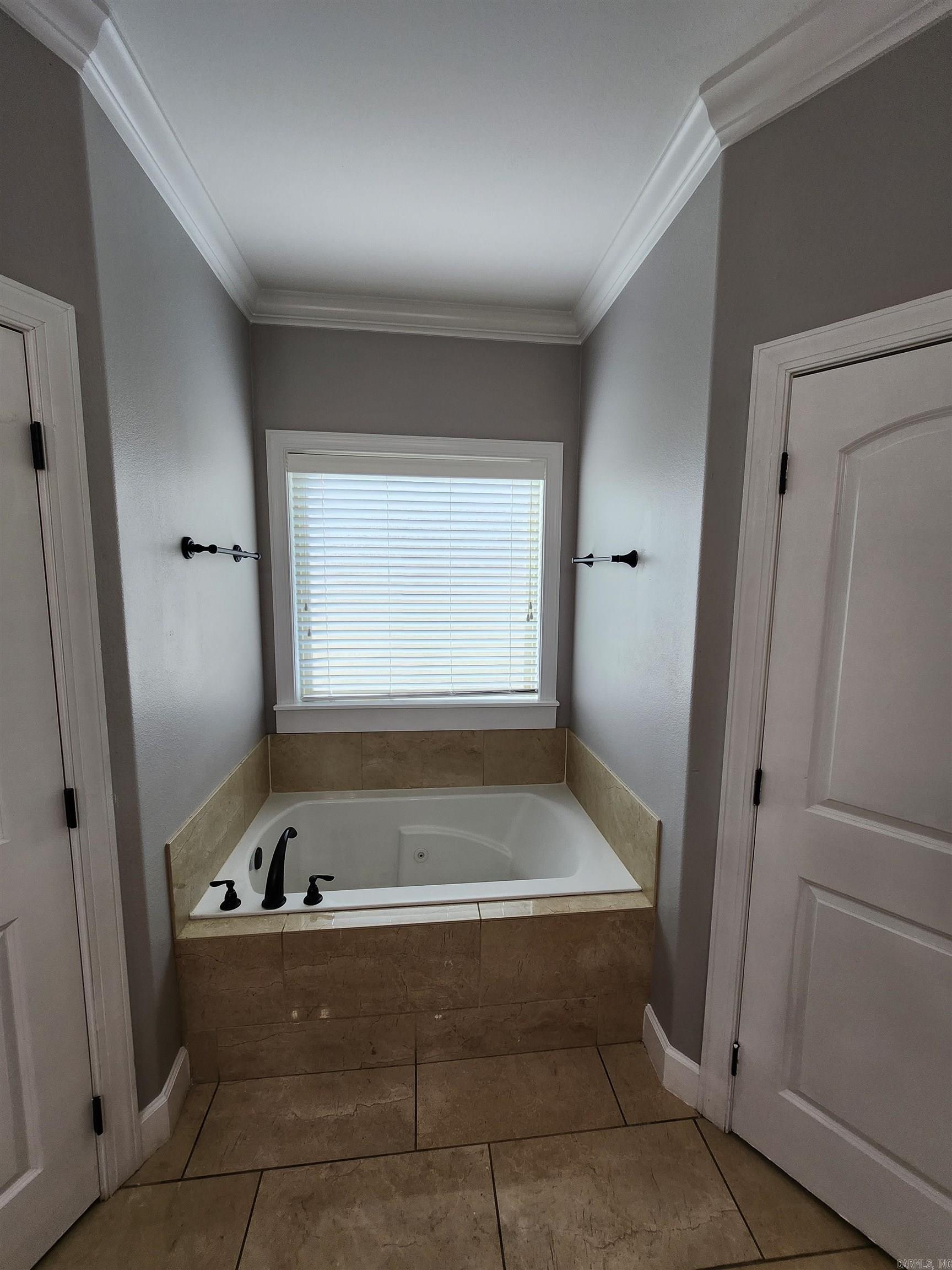 WHISPERING HILLS - Residential