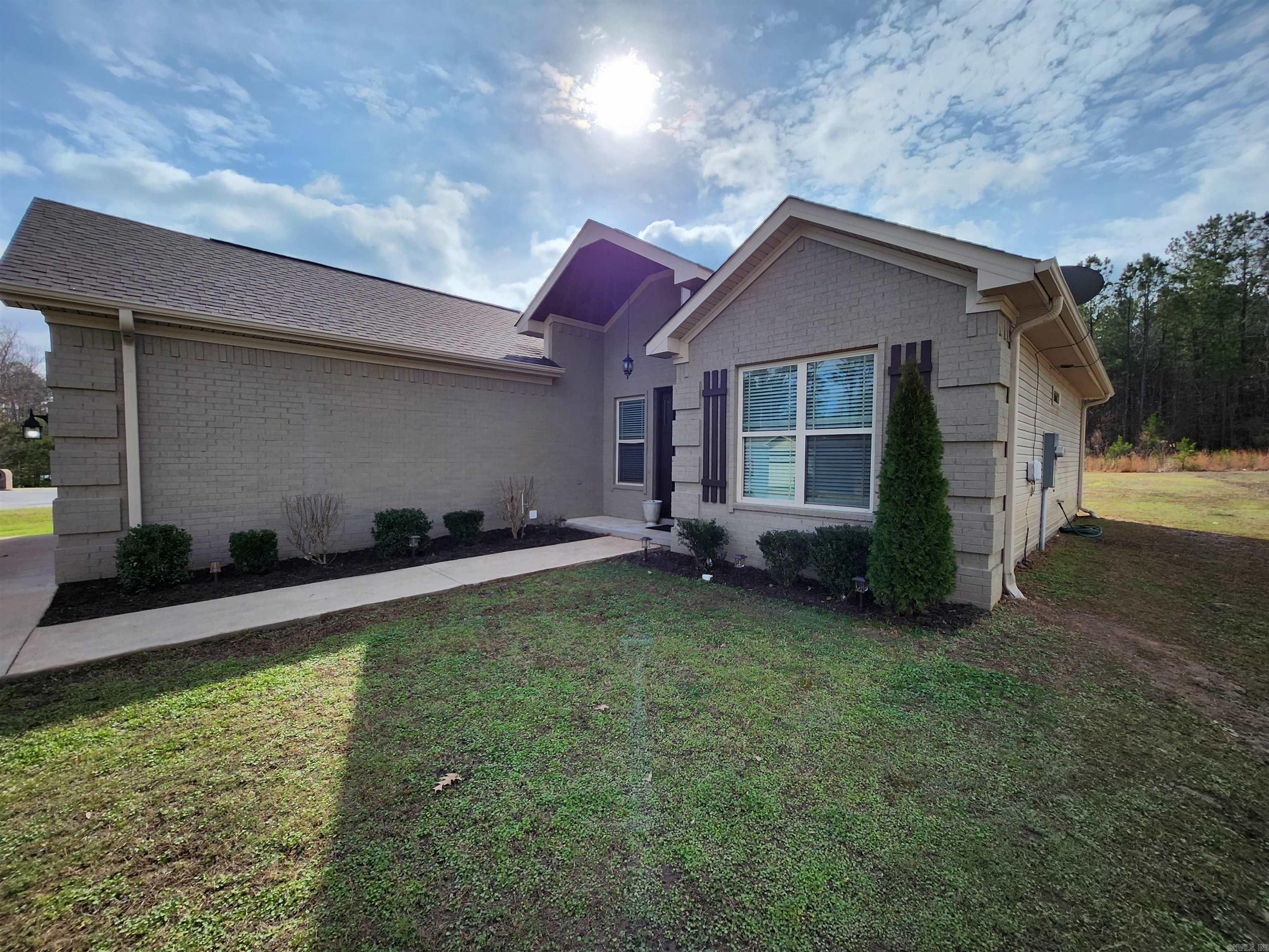 WHISPERING HILLS - Residential