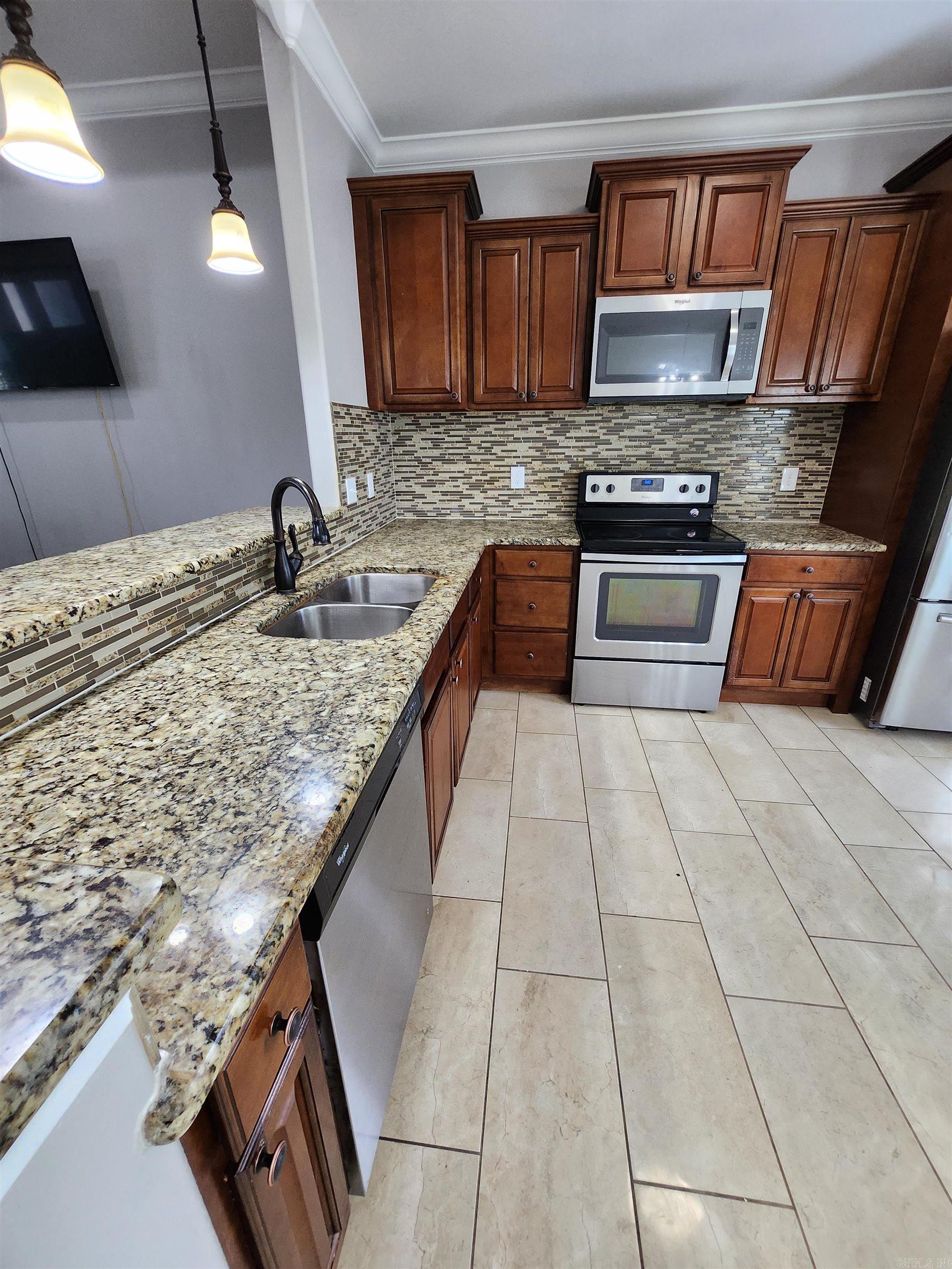 WHISPERING HILLS - Residential