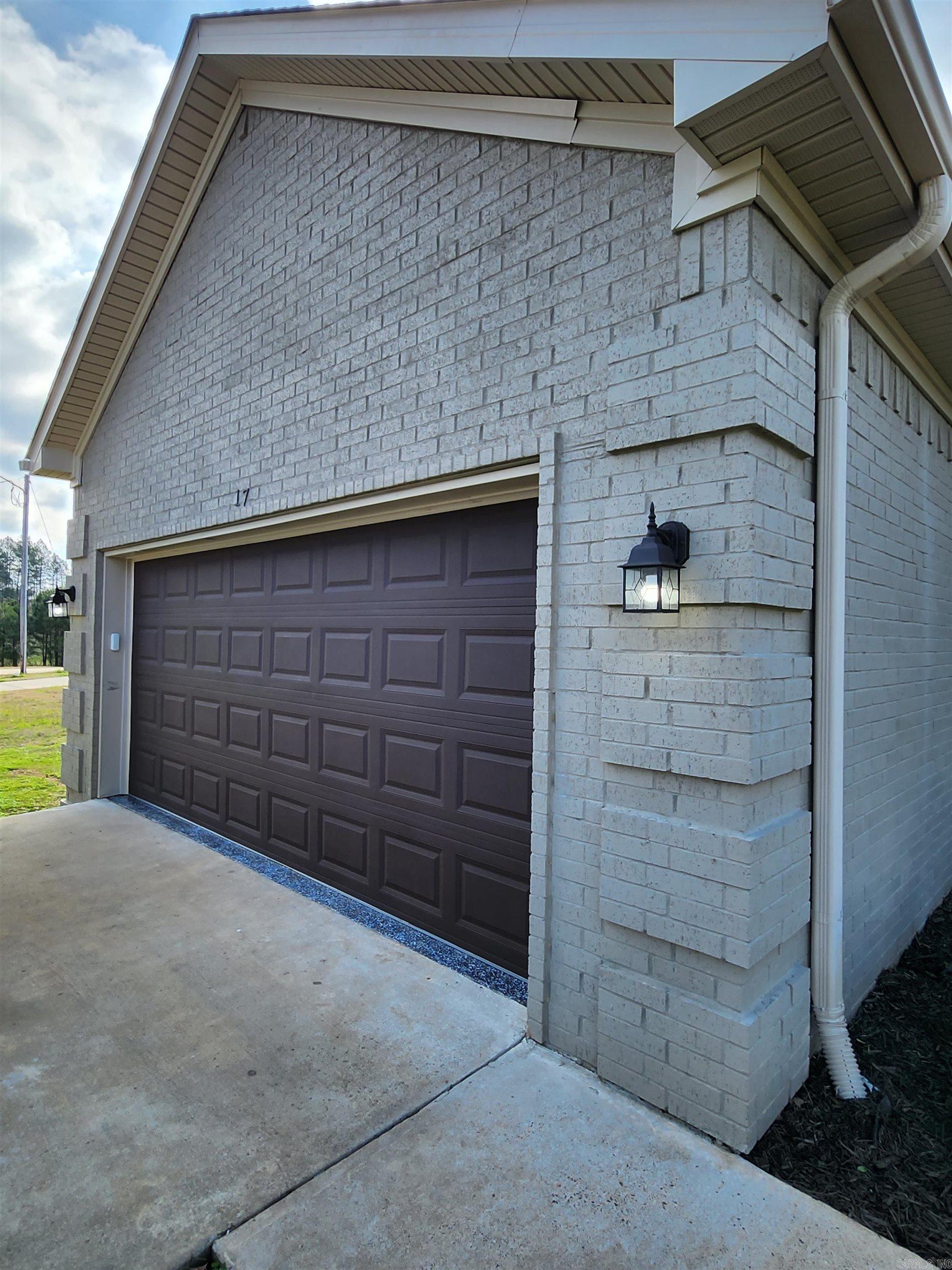 WHISPERING HILLS - Residential