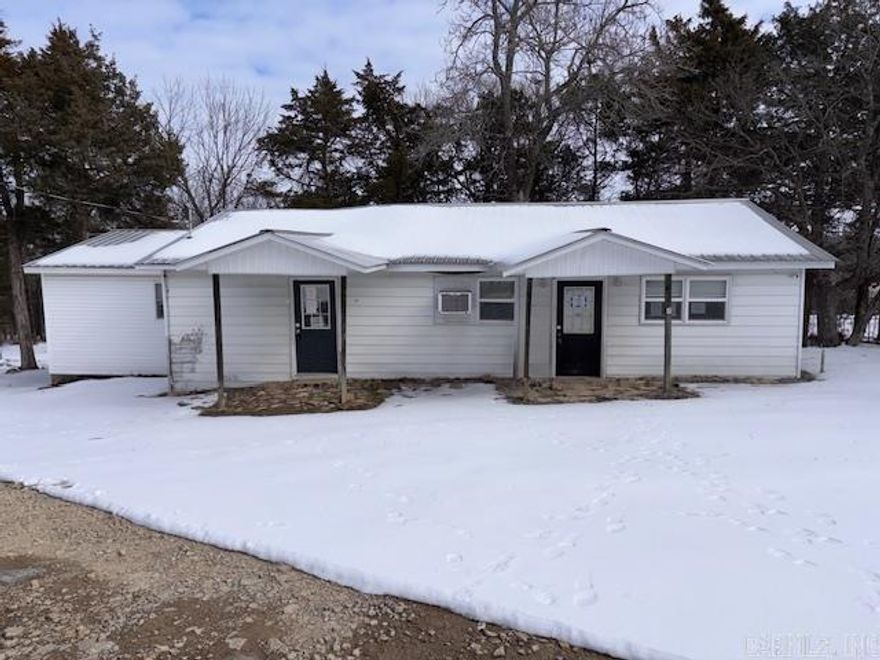 Two units! Located minutes from Lake Norfork Access. This deal is almost to sweet to be true! Each units has its own bedroom, bathroom, living room and kitchen. One unit has some updates. Call today to schedule a look!