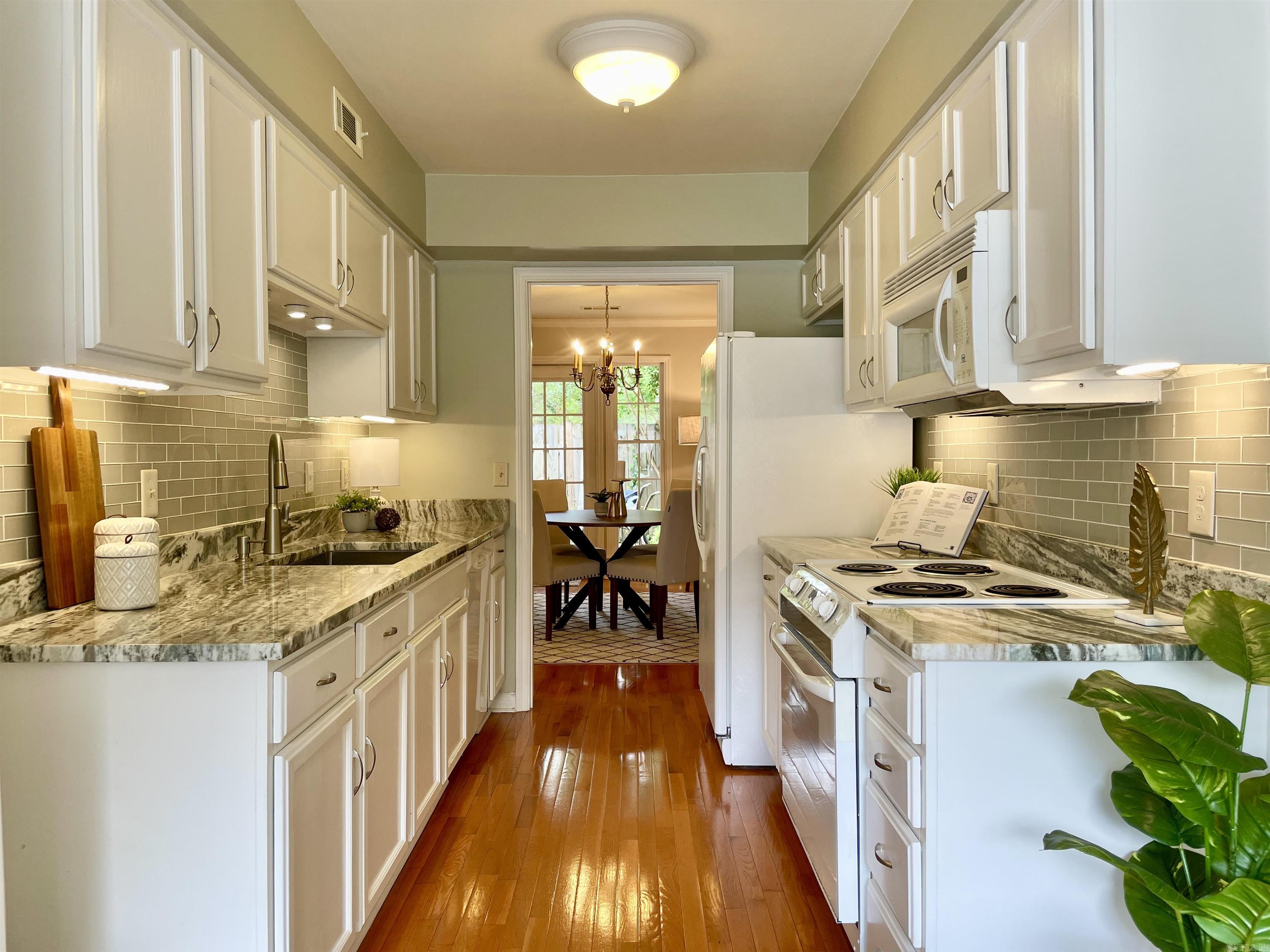 ANDOVER SQUARE - Residential