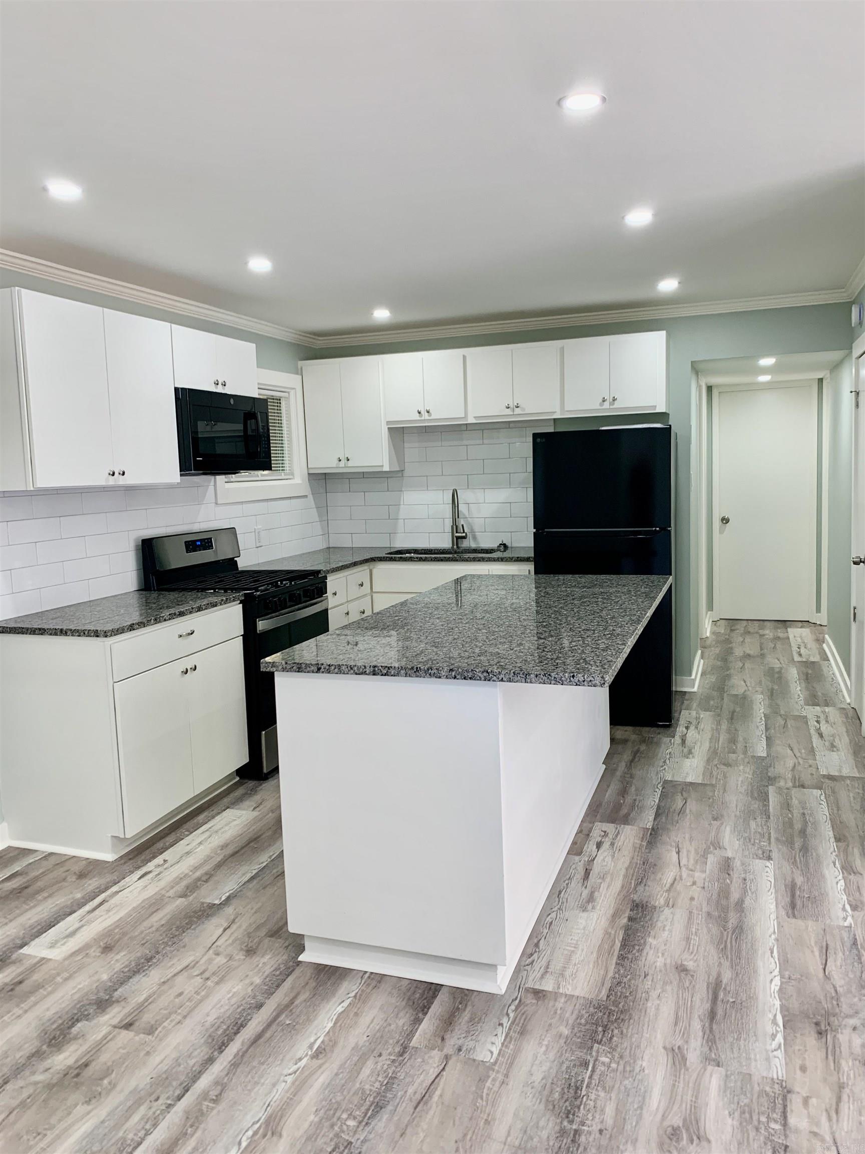 MEADOWCLIFF - Residential