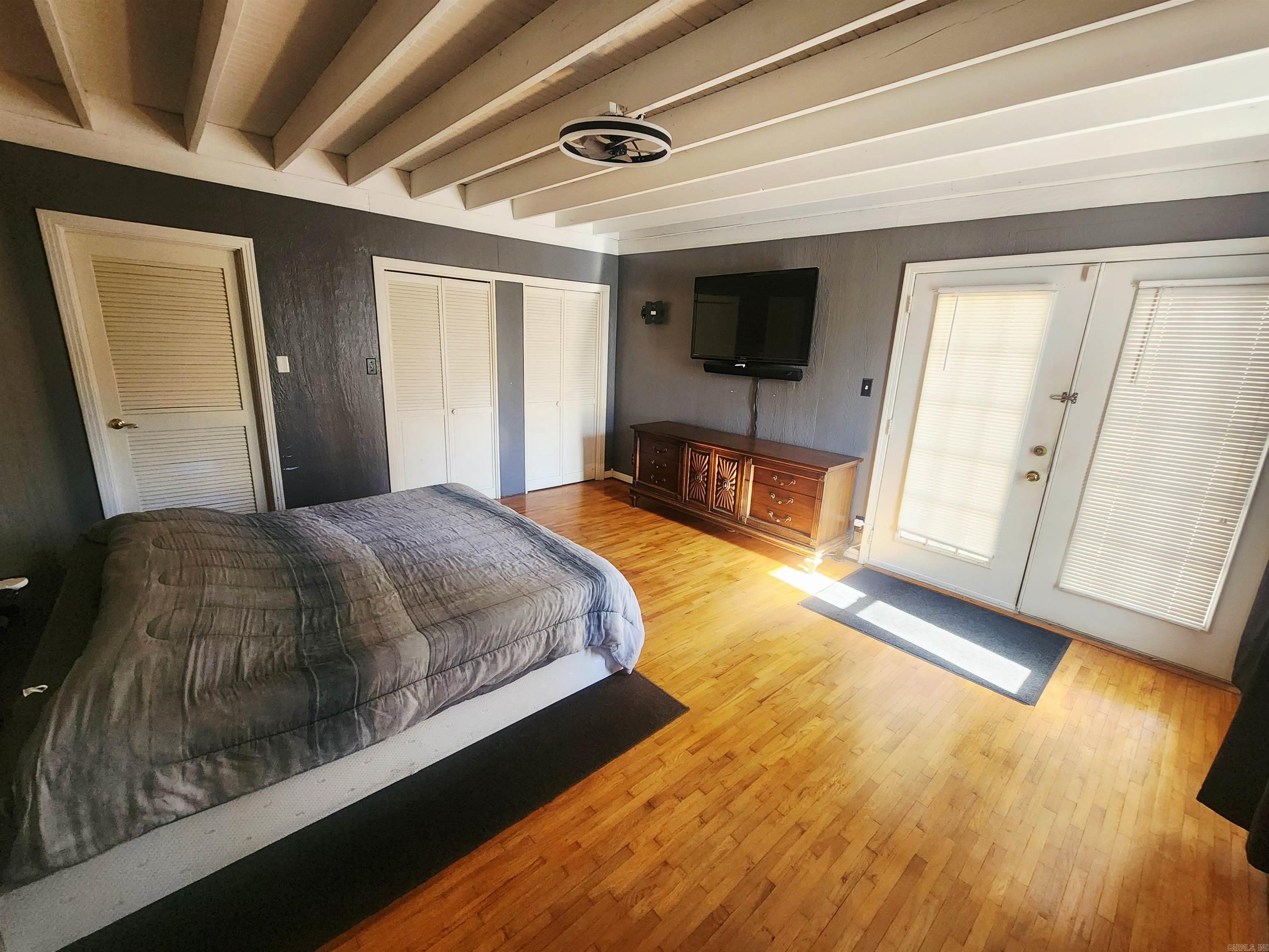 CITY ACREAGE C.C. - Residential