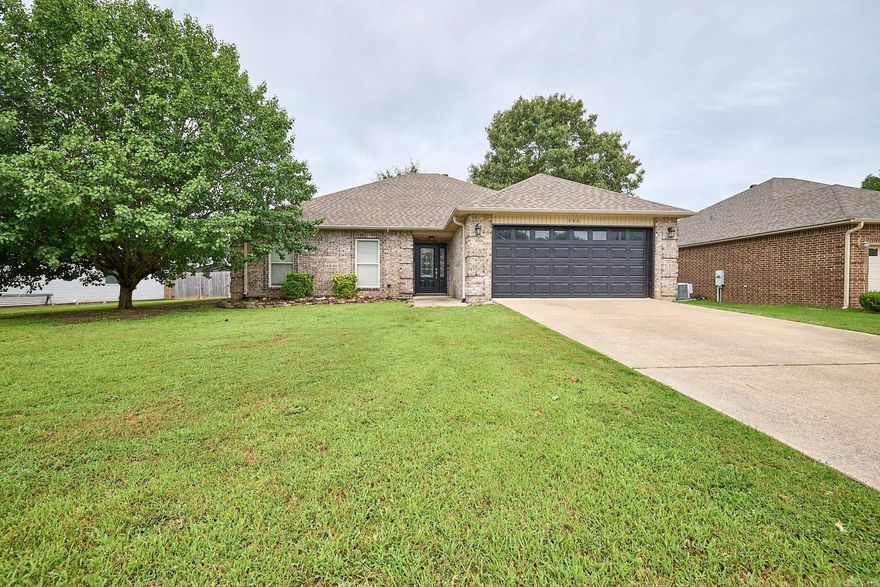 Come live in the small town of Haskell. This home is located in Hickory Springs subdivision. 3 bedrooms, 2 baths, new cabinets throughout, new paint throughout, new HVAC, open floor plan. Big kitchen with stainless steel appliances. Nice eat-in dining room. Big living room for entertaining with wood burning fireplace. Split bedroom plan. Nice fenced-in backyard!