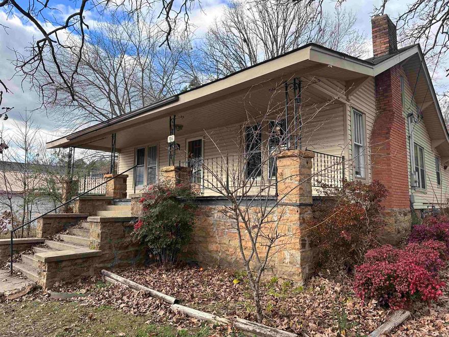 Great starter home or a place to move your office.  This property is zoned for both Residential and Commercial.   Has previously been used as residential.  So many possibilities with one as a fixer upper or prime space on a commercial lot.  Look today!