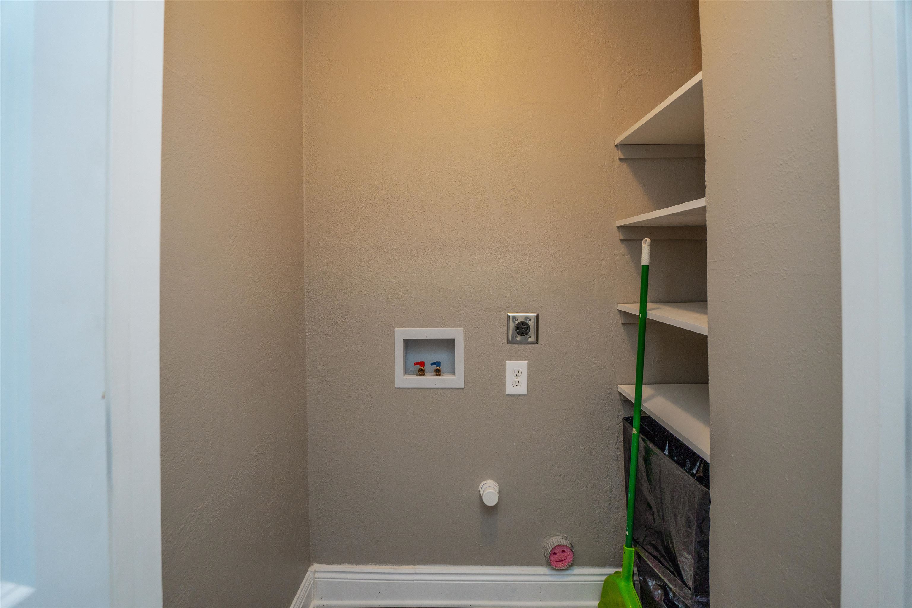 MALONEY - Residential