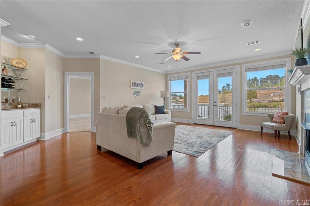 LIGHTHOUSE COVE - Residential