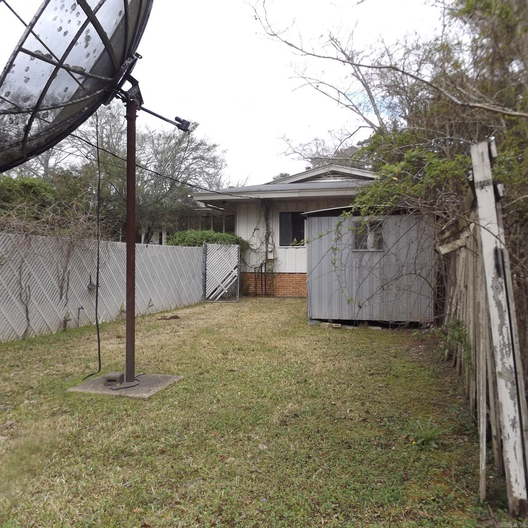 COUNTRY CLUB COLONY - Residential